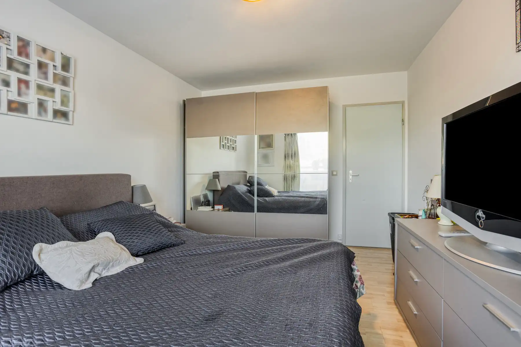 Ruim 3-slaapkamerappartement met terras en garage  foto 8