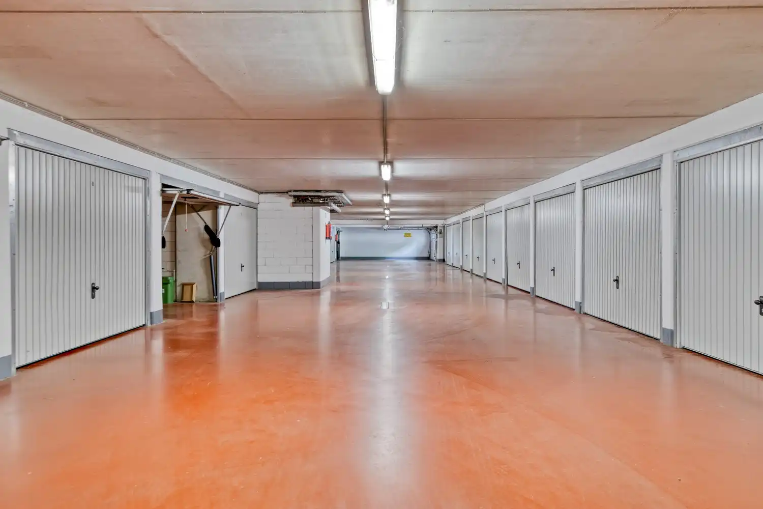 Gelijkvloers appartement met twee slaapkamers en garage in hartje Lanaken foto 31