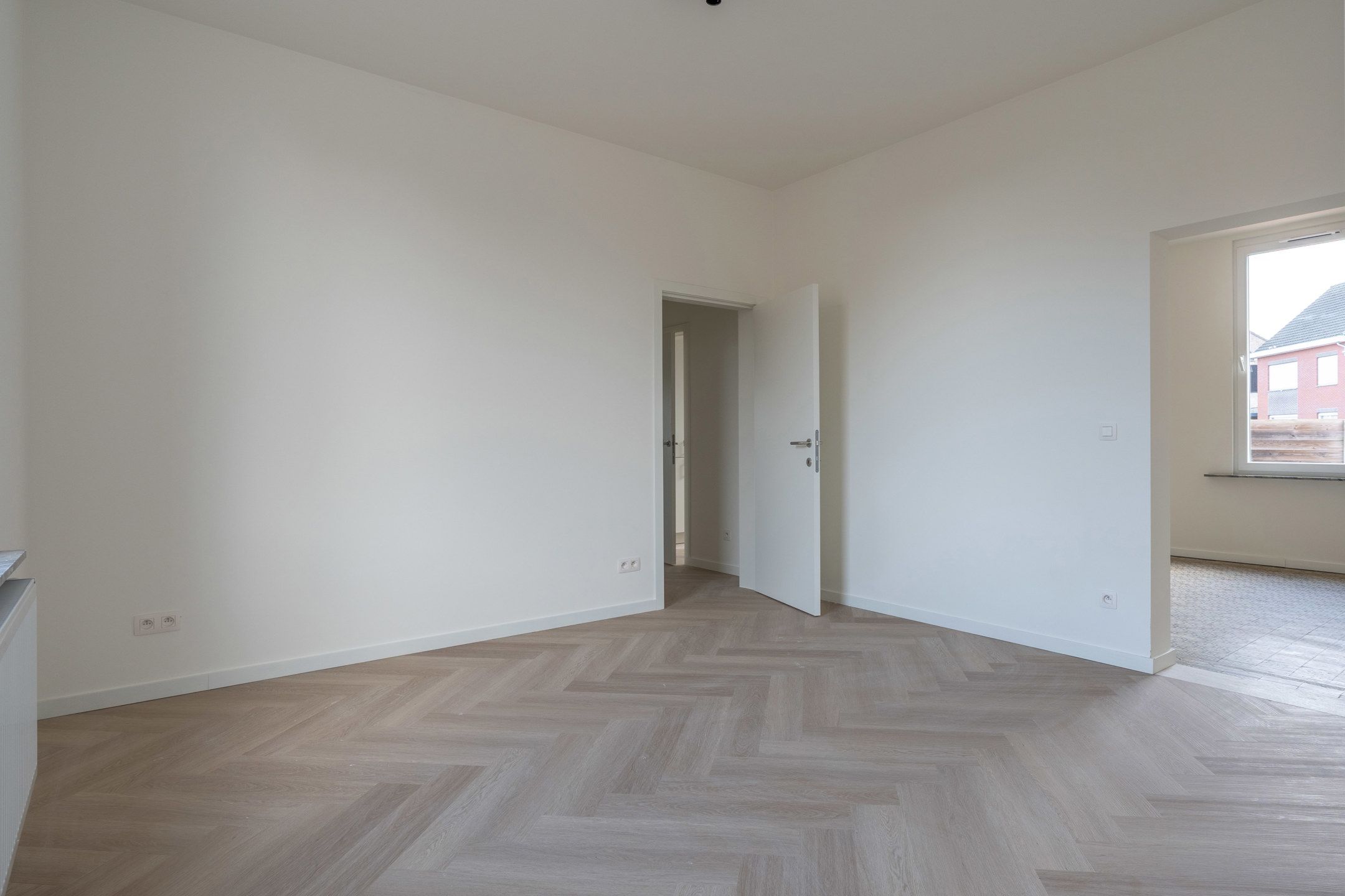Gerenoveerde woning met 4 slaapkamers op 375m² te Arendonk. foto 3