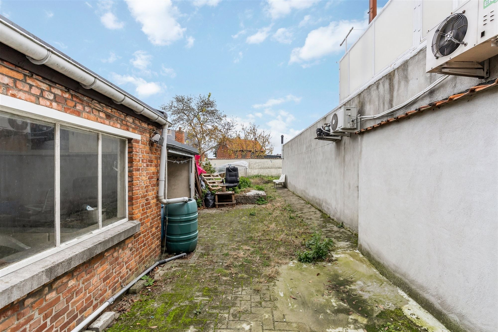 TE RENOVEREN WONING MET TUIN OP CENTRALE LIGGING TE BERINGEN foto 10