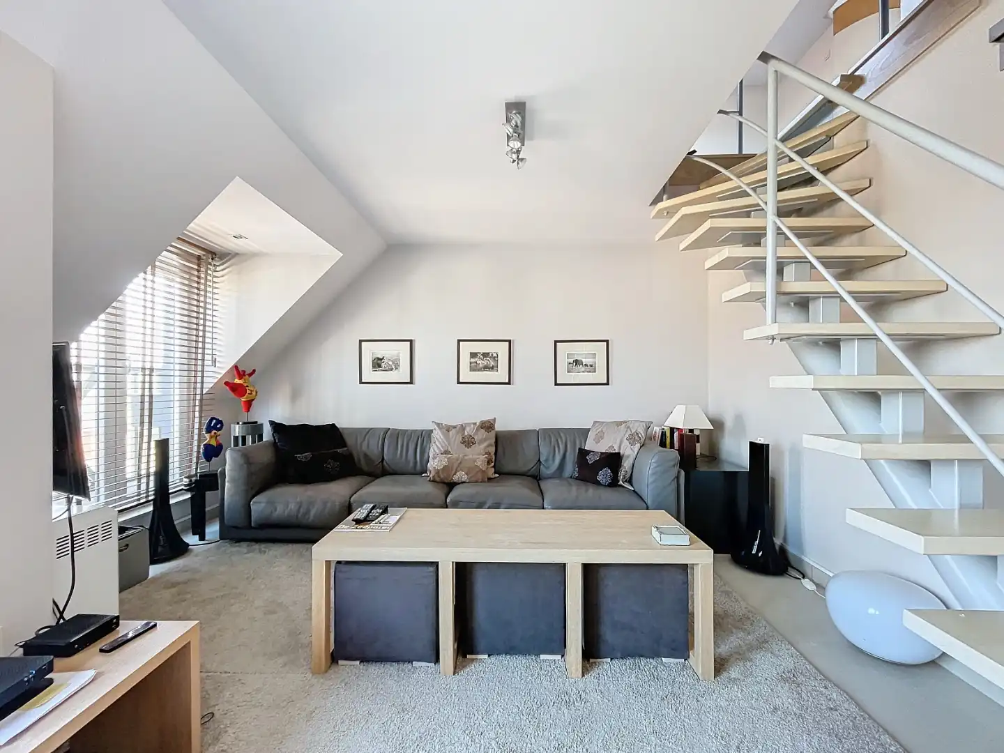 Instapklaar appartement i/h centrum van Sint-Idesbald. foto {{pictureIndex}}