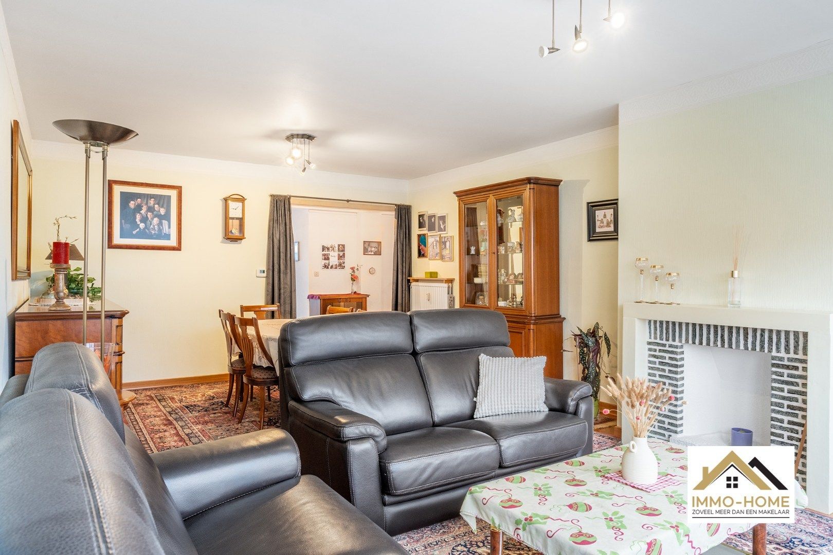 Ruim appartement inclusief autostaanplaats met uitzicht over skyline Gent  foto {{pictureIndex}}