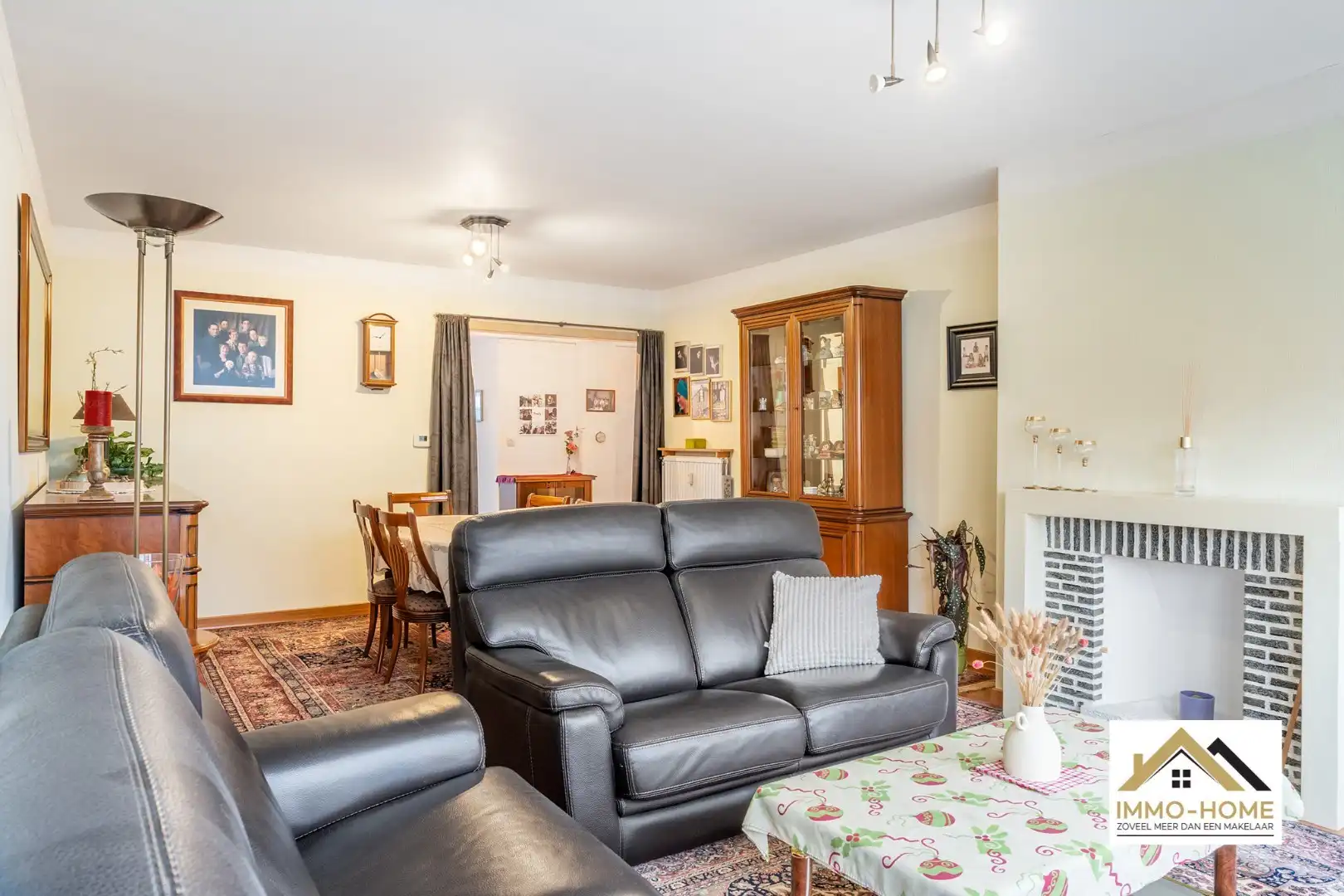 Ruim appartement inclusief autostaanplaats met uitzicht over skyline Gent  foto {{pictureIndex}}