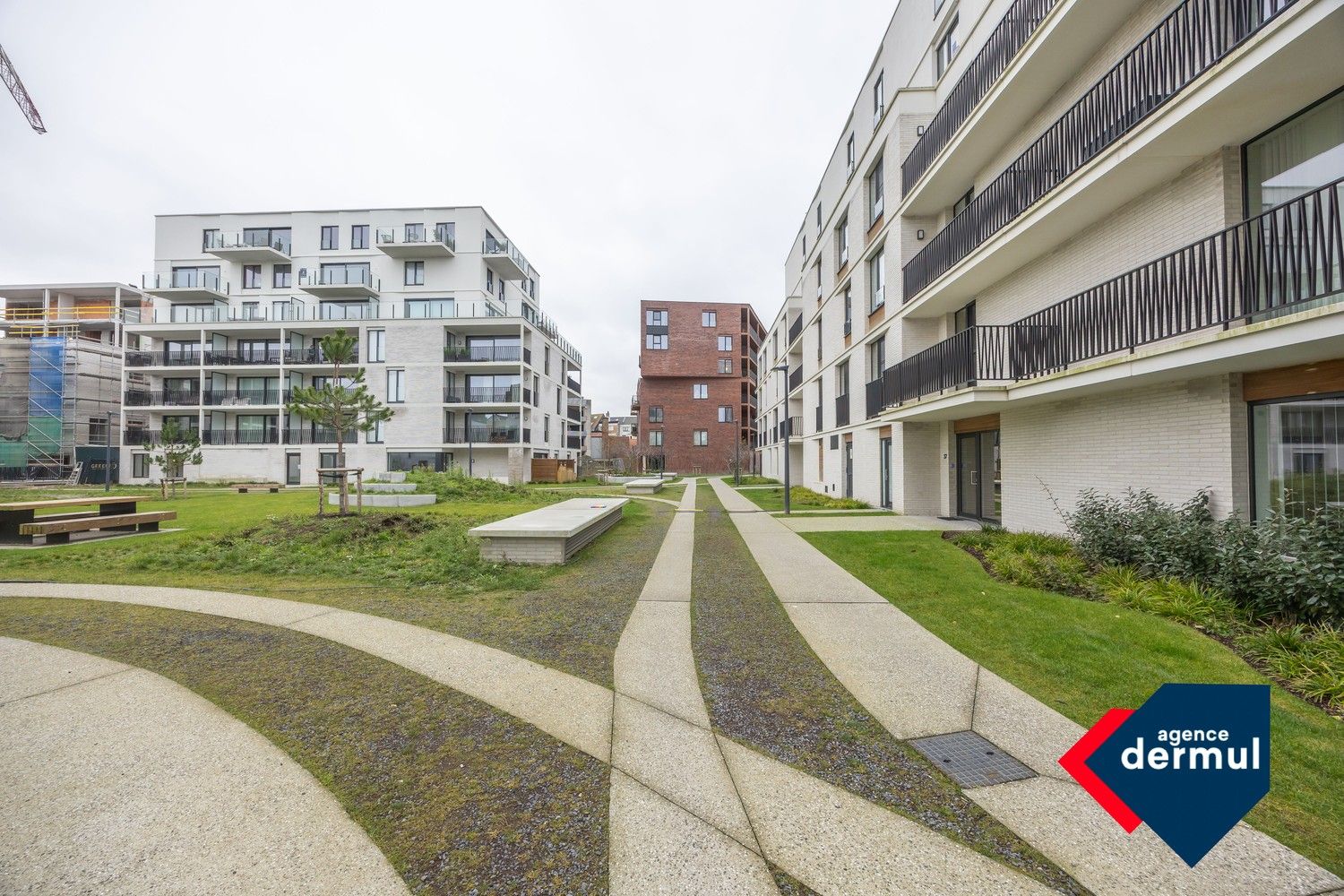 RECENT APPARTEMENT MET PARKING foto 25