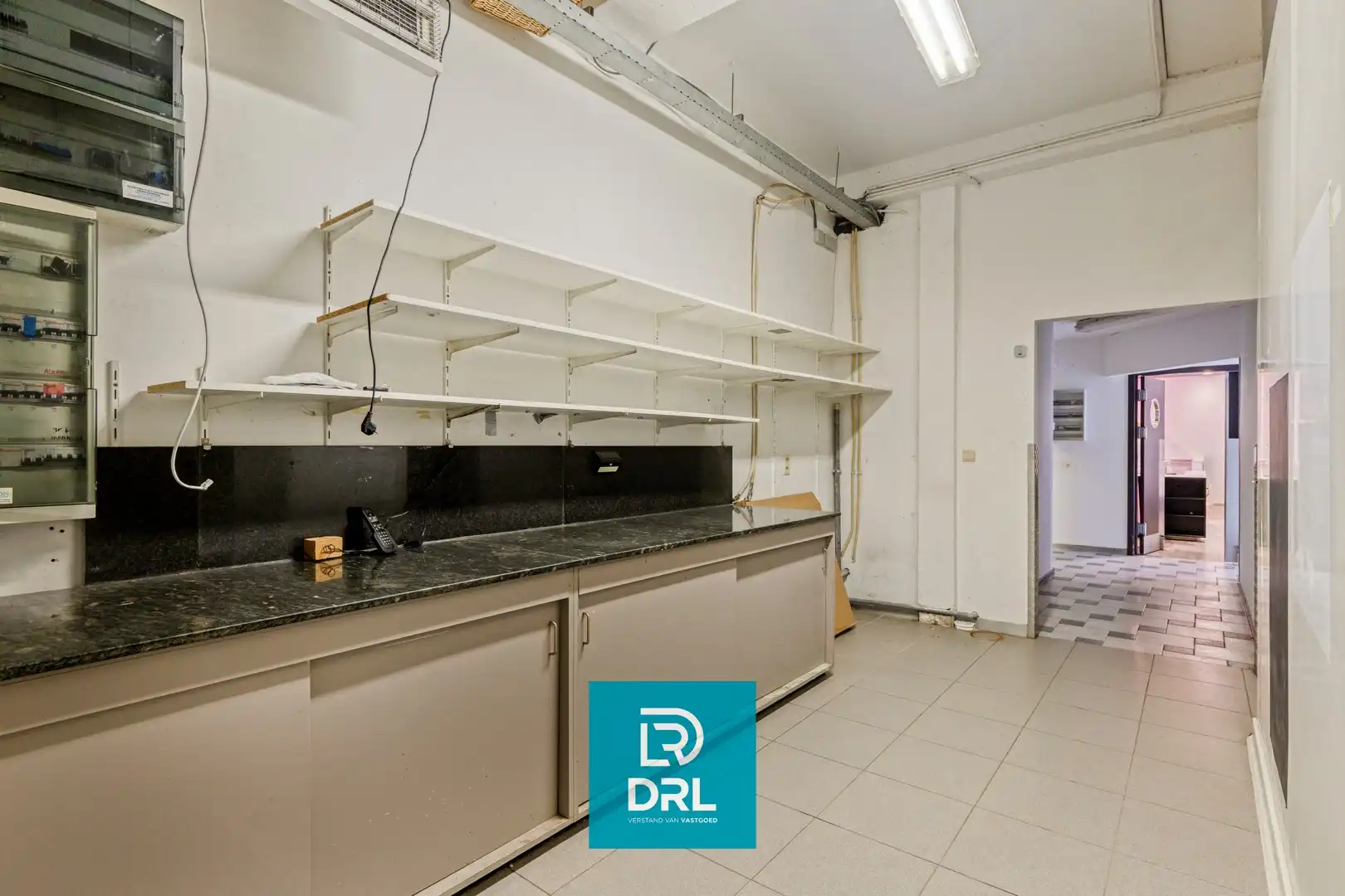 COMMERCIEEL PAND met LOODS te KORTEMARK foto 15