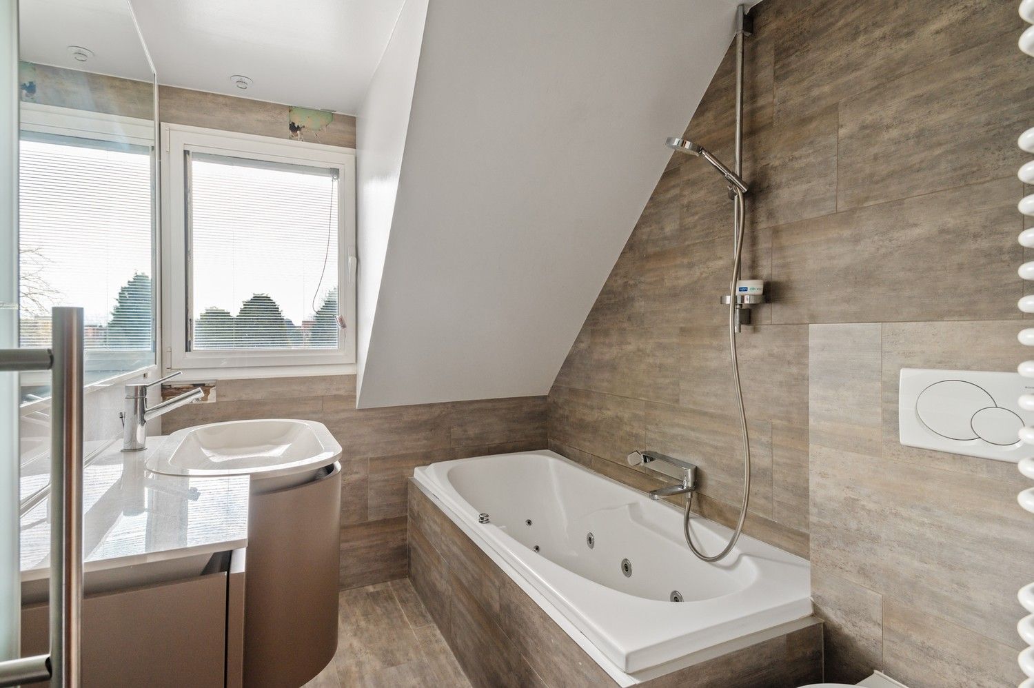 Ruime beletagewoning met 3 slaapkamers en een grote tuin in Wijnegem! foto 12
