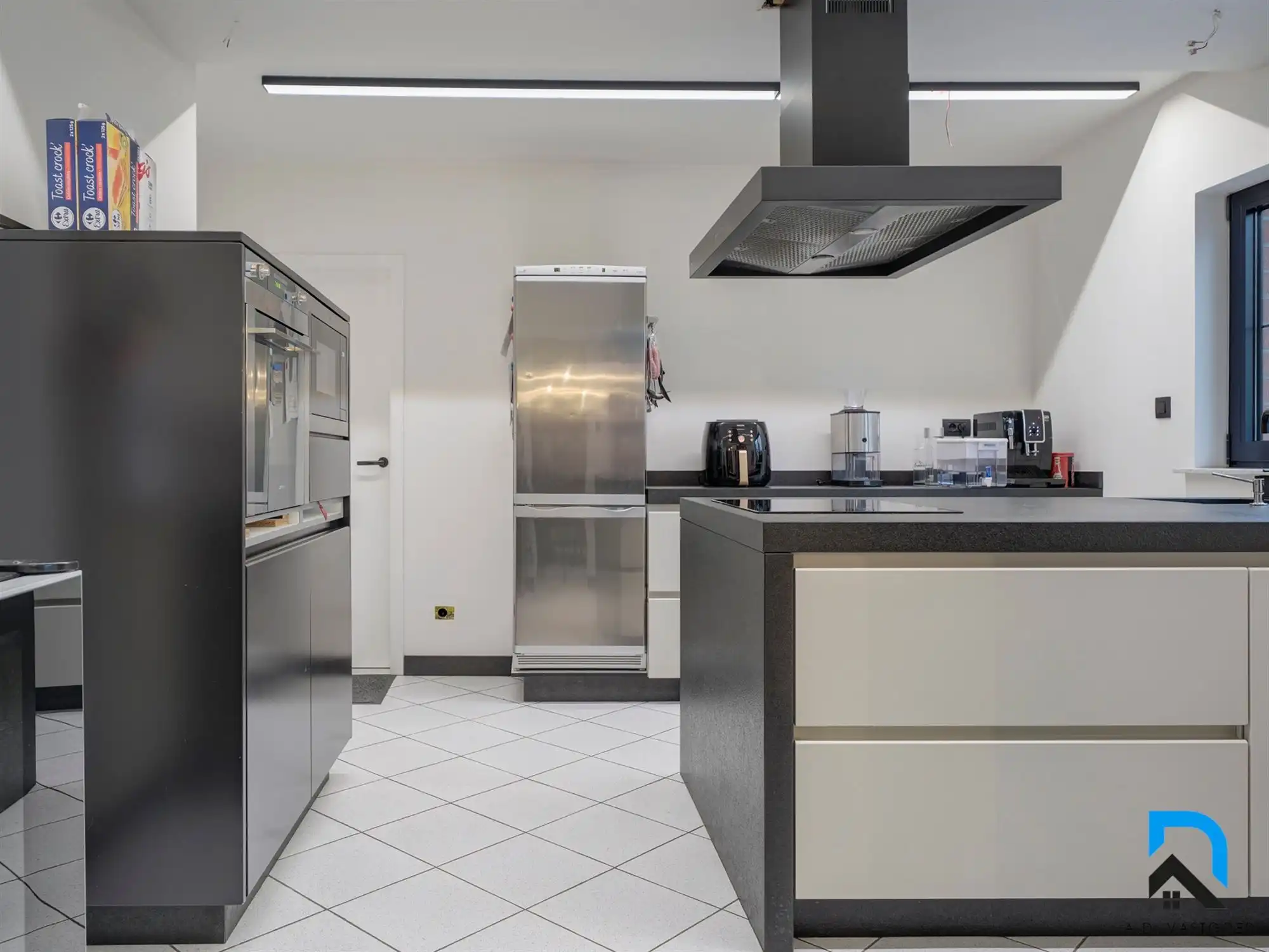 Ruime woning met prachtige tuin foto 12