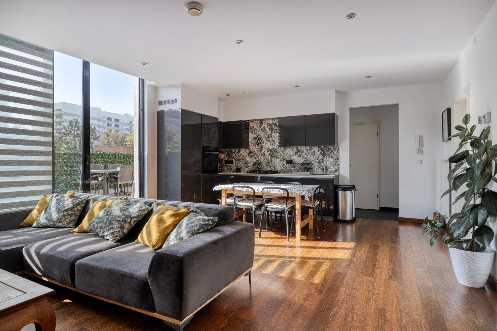 Appartement 2 slpk met groot terras en veel lichtinval foto 2