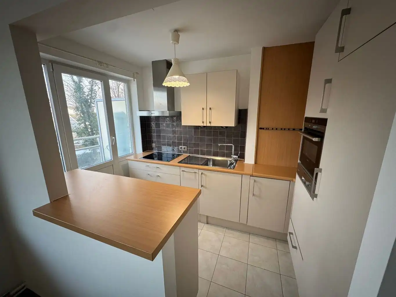 Lichtrijk gerenoveerd appartement op topligging foto 2