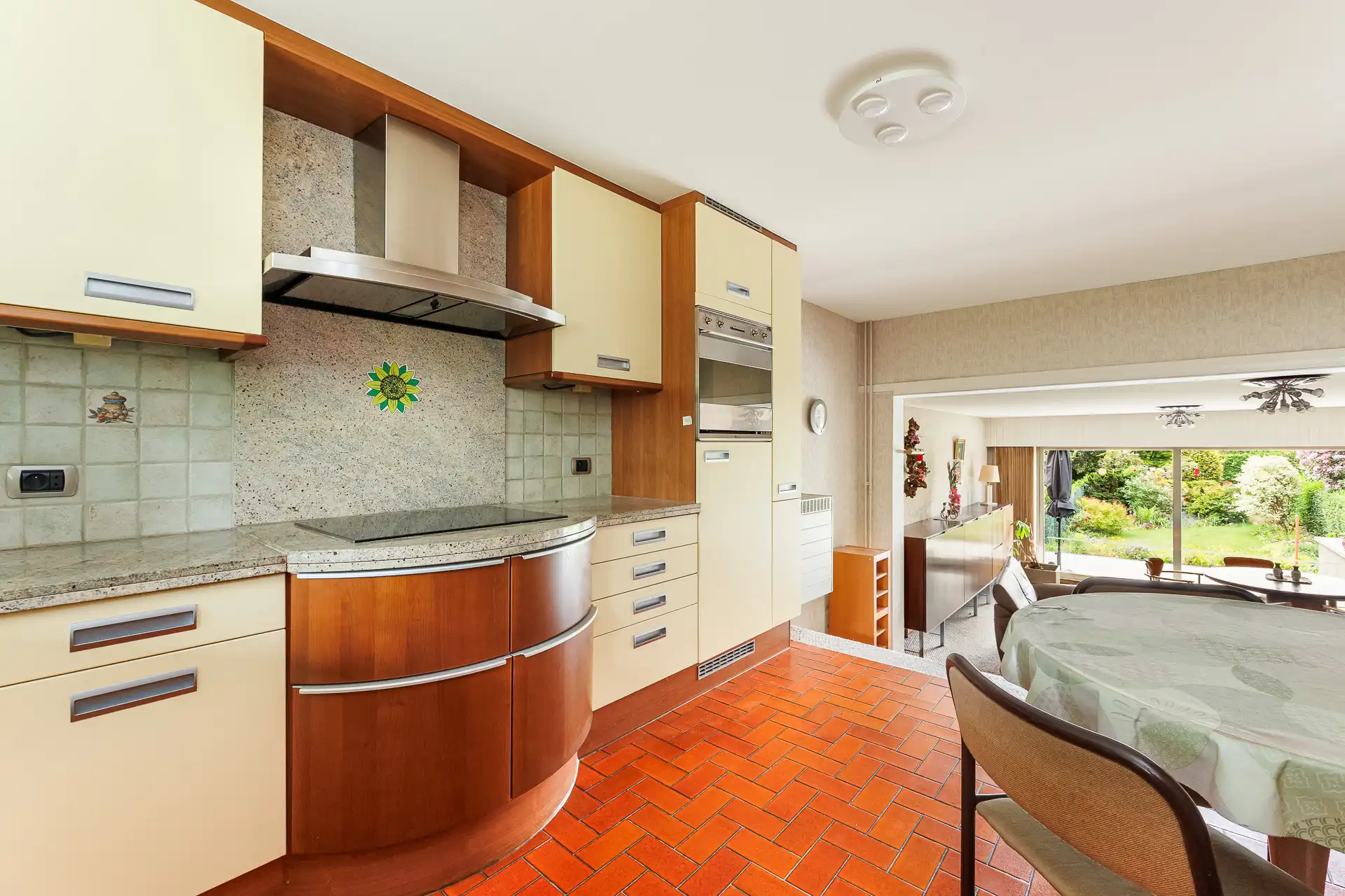 Prachtige woning met zuidgeoriënteerde tuin op toplocatie! foto 7