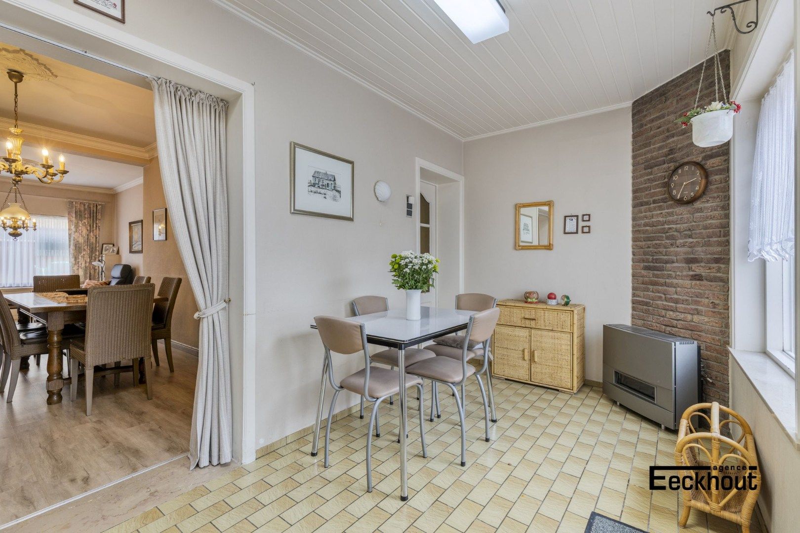 Zeer verzorgde rijwoning op een gunstige ligging te Oostende! foto 9