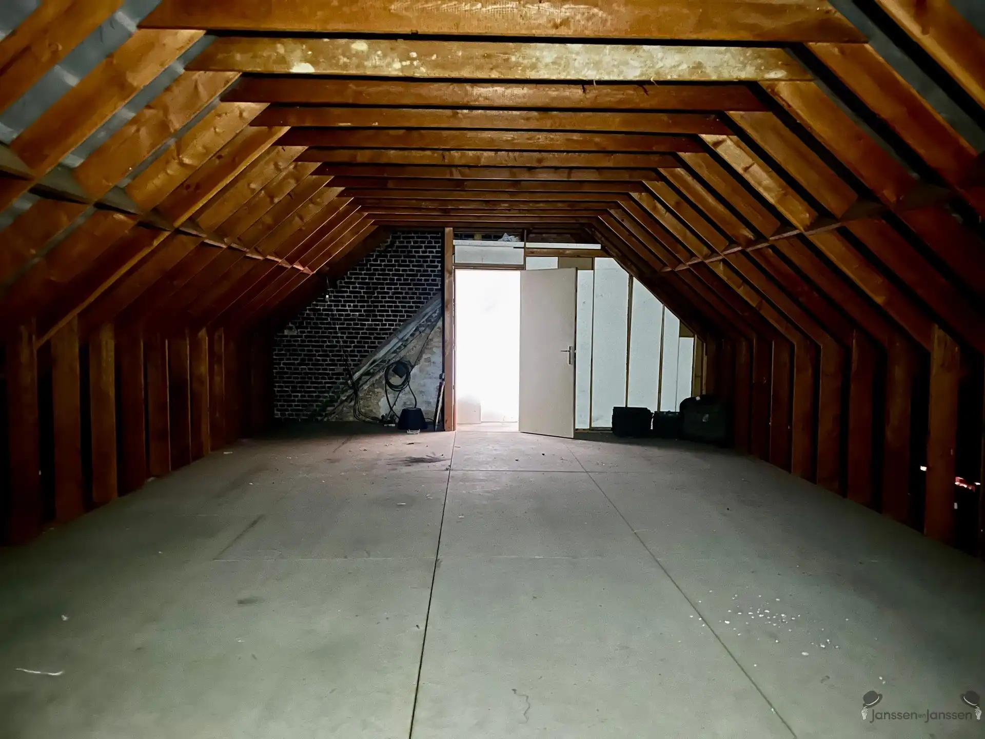Woning met polyvalent atelier/handelsruimte foto 2
