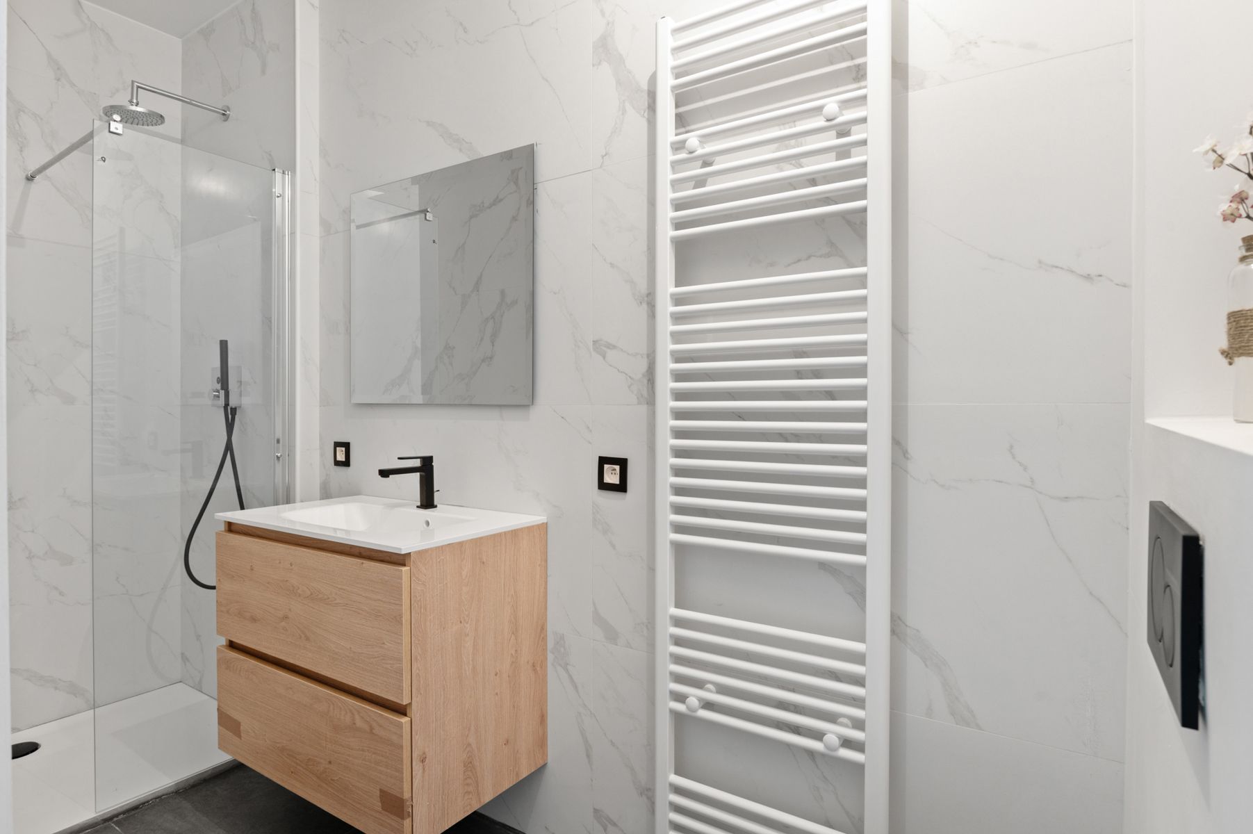 Luxe gerenoveerde woning met 4 slpk en garage foto 13
