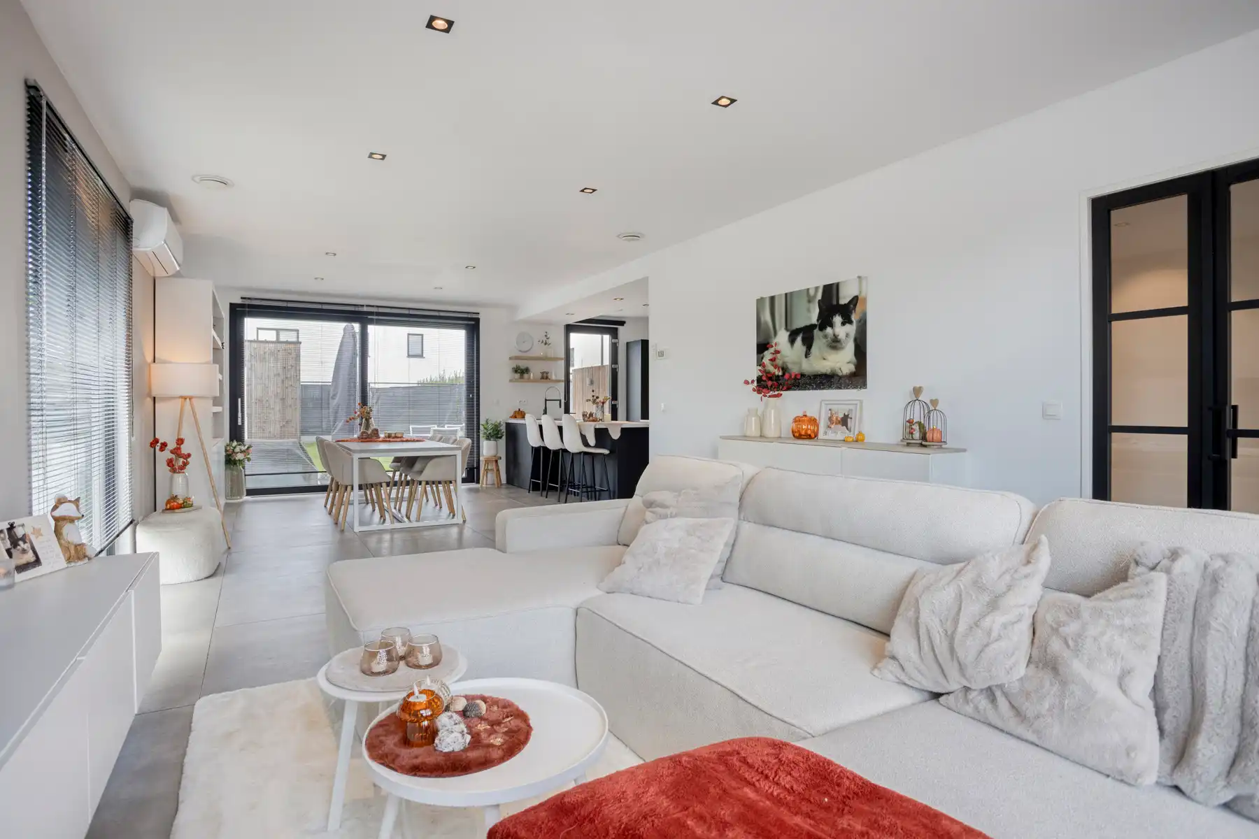 Volledig instapklare moderne halfopen woning in rustige wijk foto 7
