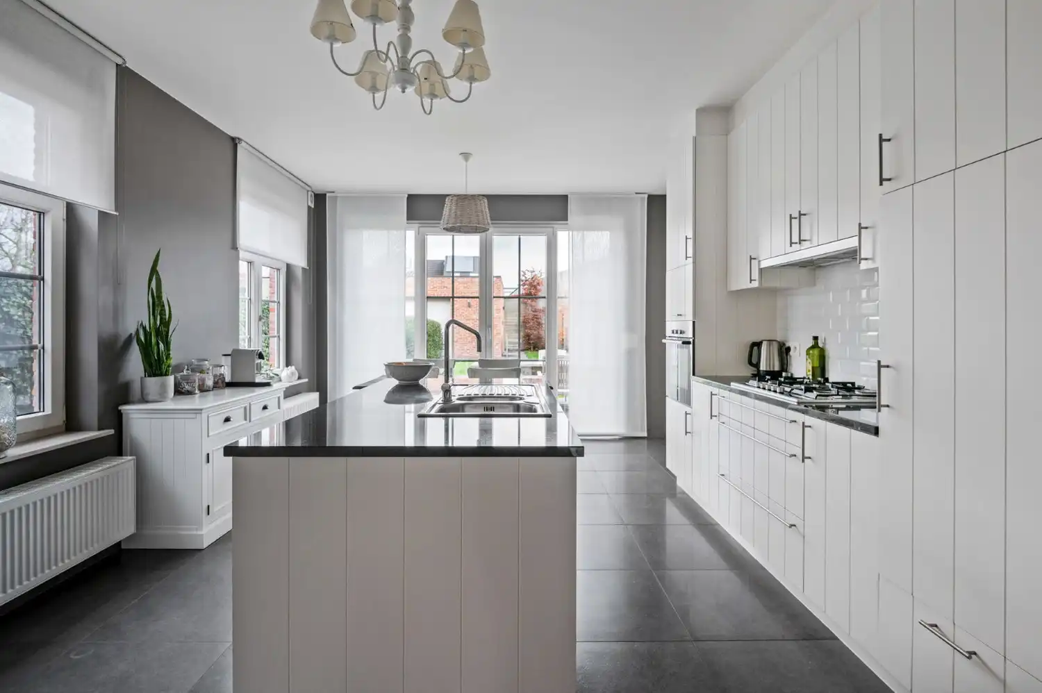 TOPLOCATIE! H.O.B. MET 4 SLK, GARAGE EN TUIN! foto 8