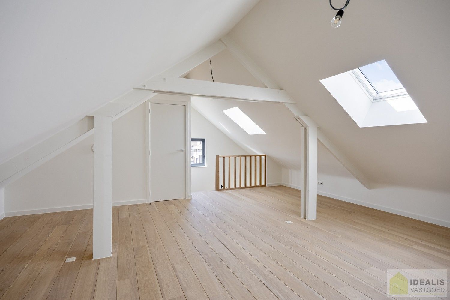 IDEALIS VASTGOED – Schitterend volledig vernieuwde woning (+- 220m²) met een heerlijke open leefruimte, 3 ruime slaapkamers, luxueuze badkamer, ruime wasplaats op een fijn zuid georiënteerd perceel! Dit heerlijke huis bevindt zich op een knap perceel van 8a 69ca in een heerlijk rustige en groene omgeving! - EEN MUST VISIT! - foto 25