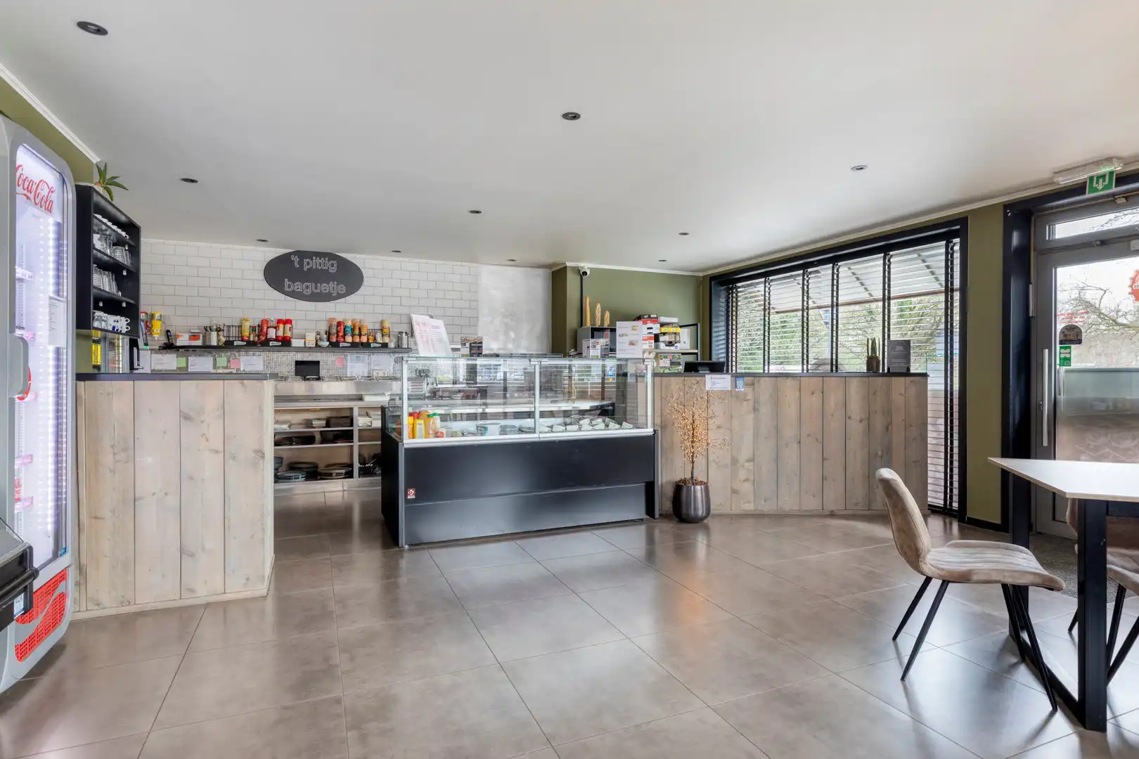 Te koop: Succesvolle broodjeszaak & trattoria met ruim overdekt terras foto 7