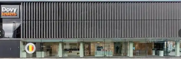 HIGH-END COMMERCIEEL GEBOUW OP BAANLOCATIE MET RUIME PRIVE PARKING foto 6