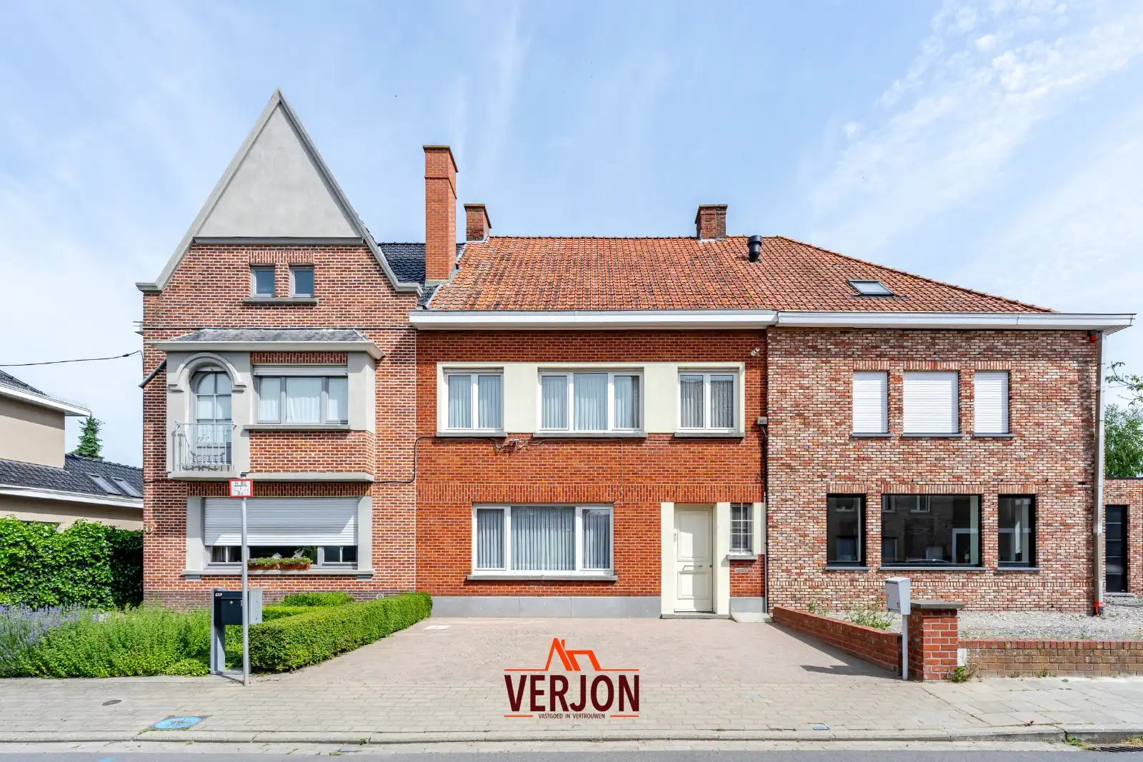 Hoofdfoto van de publicatie: Kijkdag 13/06/2026! Ruime gezinswoning met 5 slaapkamers, zolder en prachtige tuin