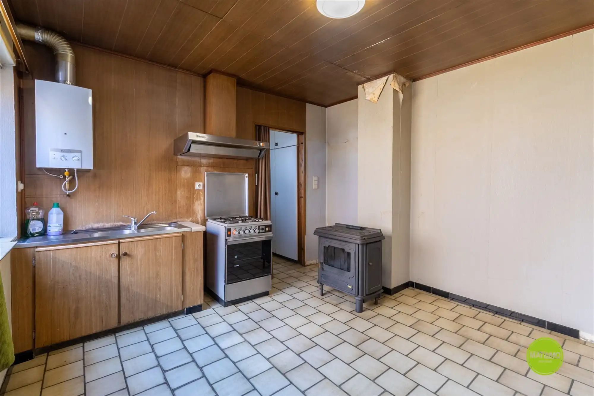 Compacte halfopen renovatiewoning met 2 slaapkamers en tuin foto 4