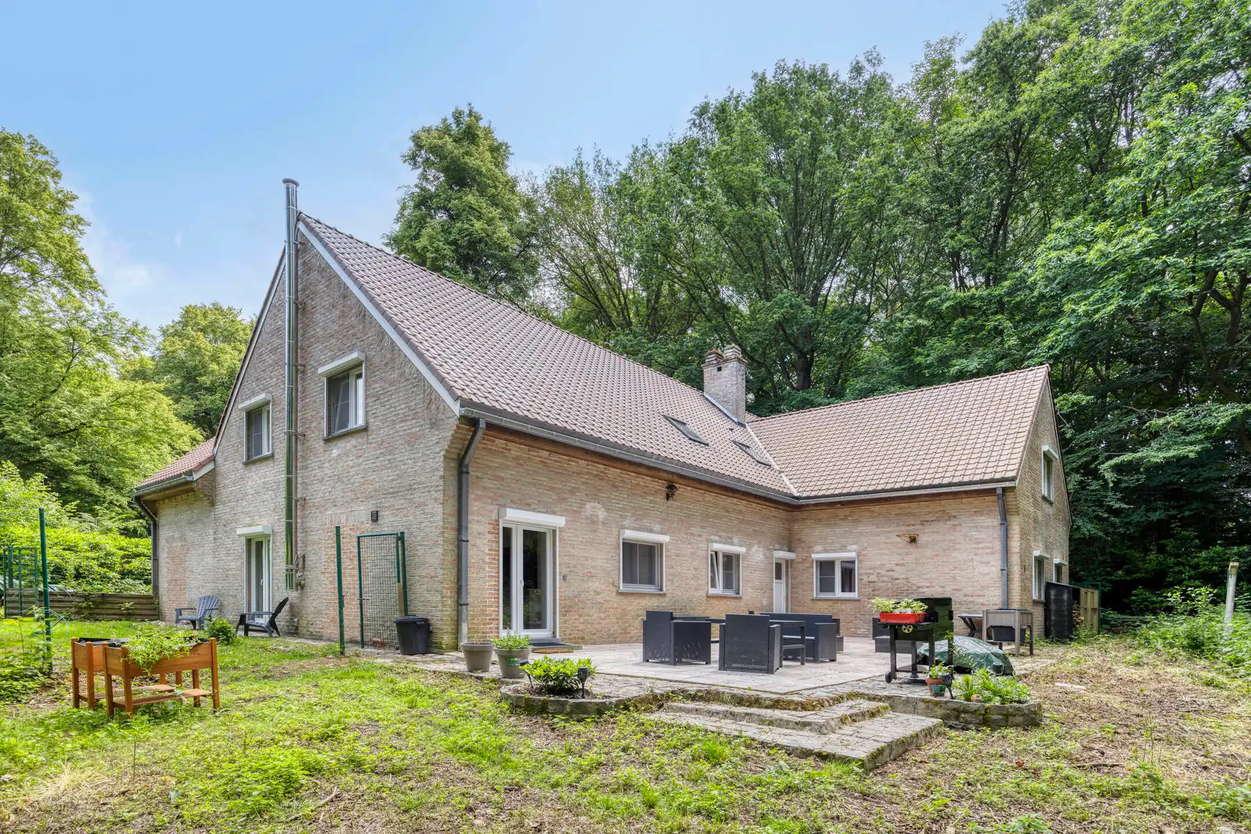 Zeer ruime gerenoveerde woning (± 398 m²) op een perceel van ± 60 are in het prestigieuze Bois de Strihoux foto 28