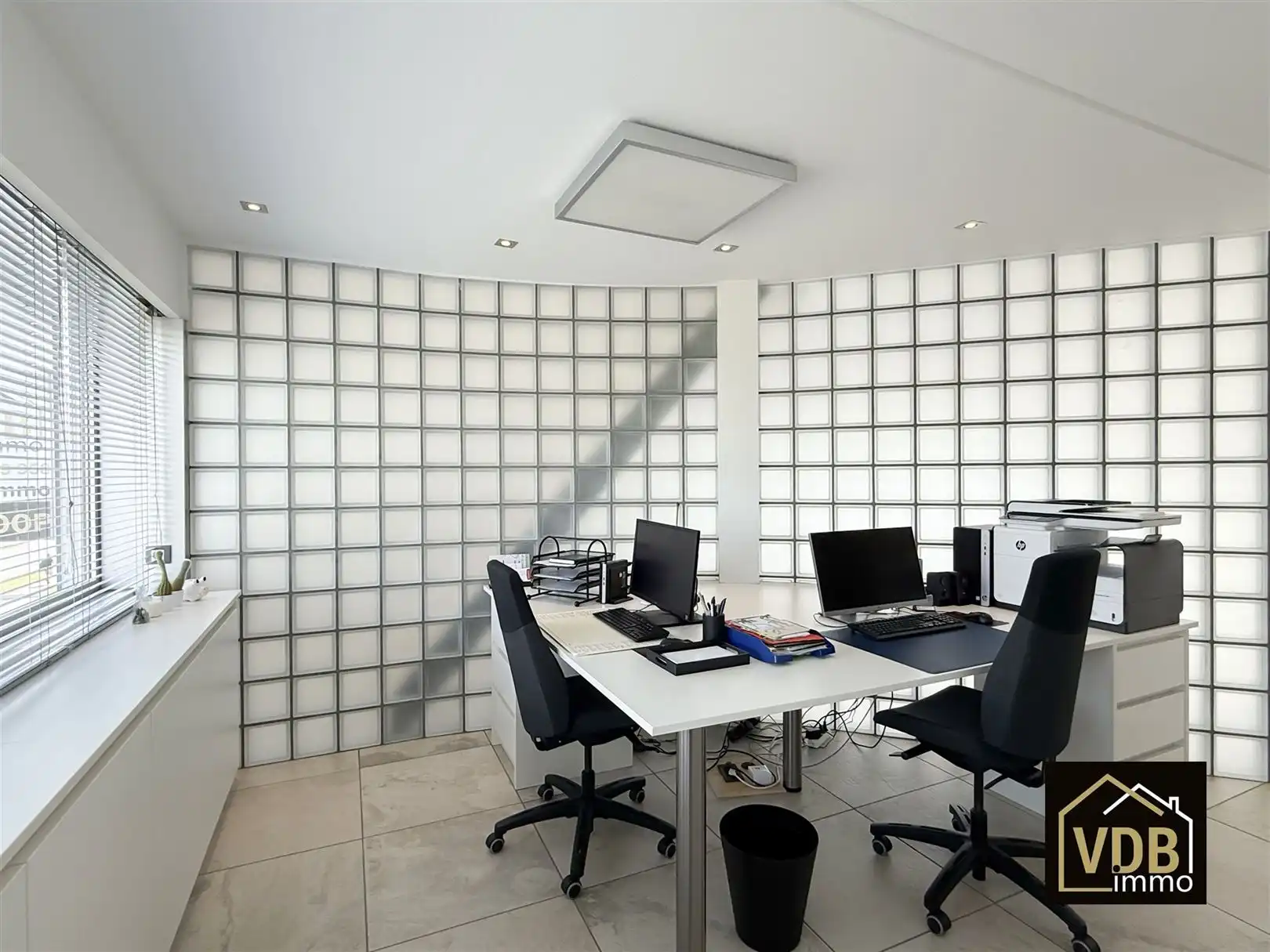 COMMERCIEEL PAND MET PENTHOUSE OP TOP LOCATIE foto 79