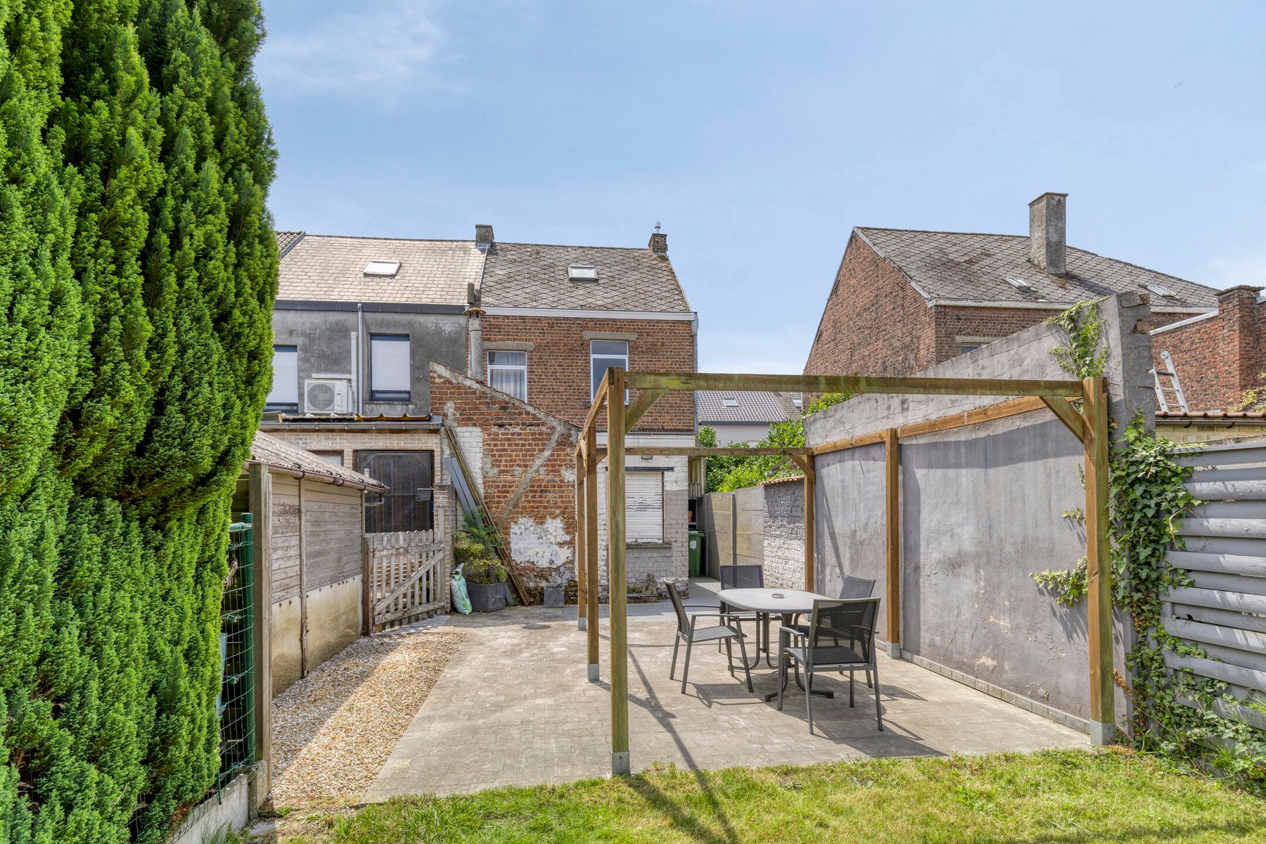 Te renoveren woning met 2slpk (mogelijkheid 3) en tuin! foto 18