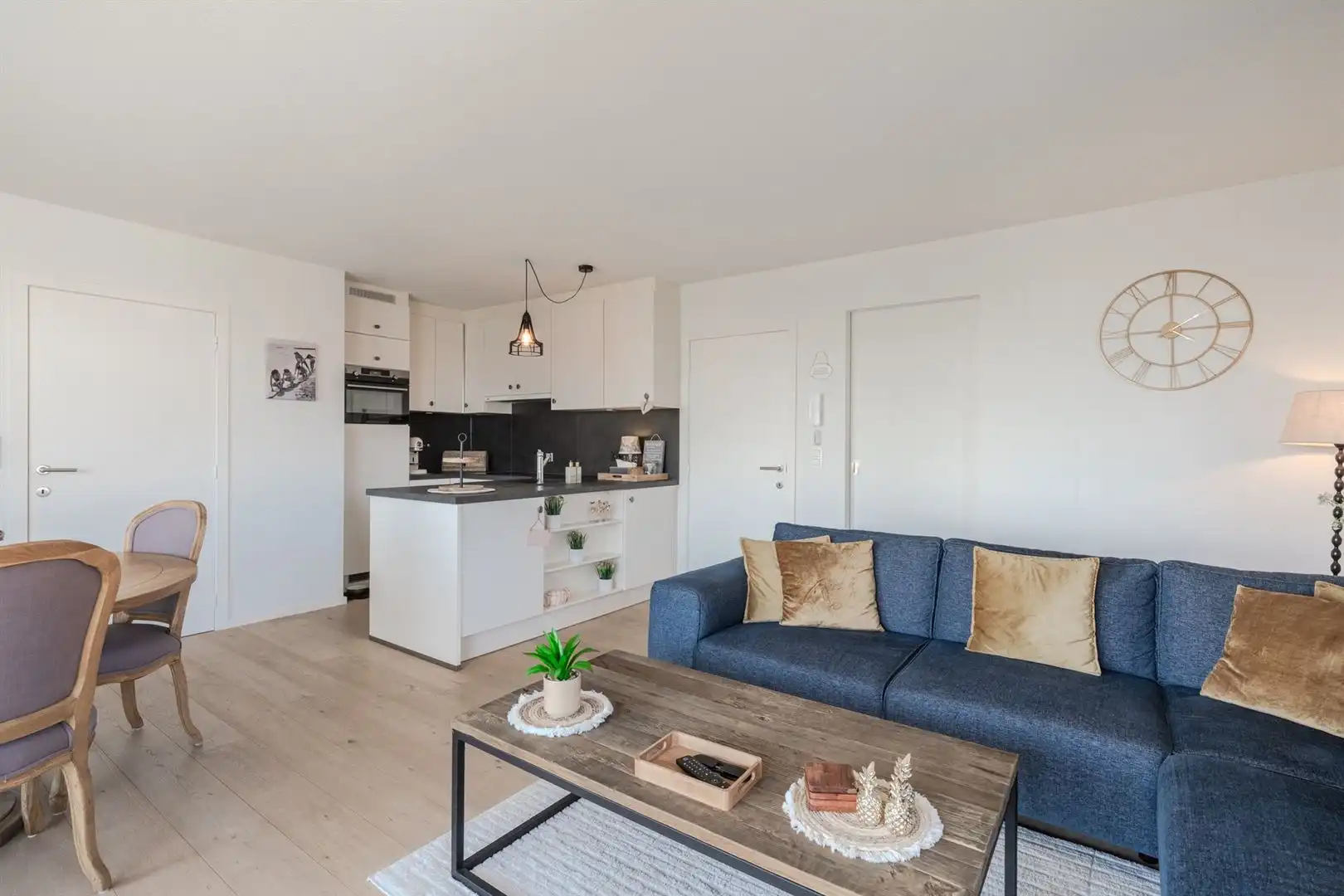 Uniek afgewerkt appartement zongericht in perfecte staat foto 9