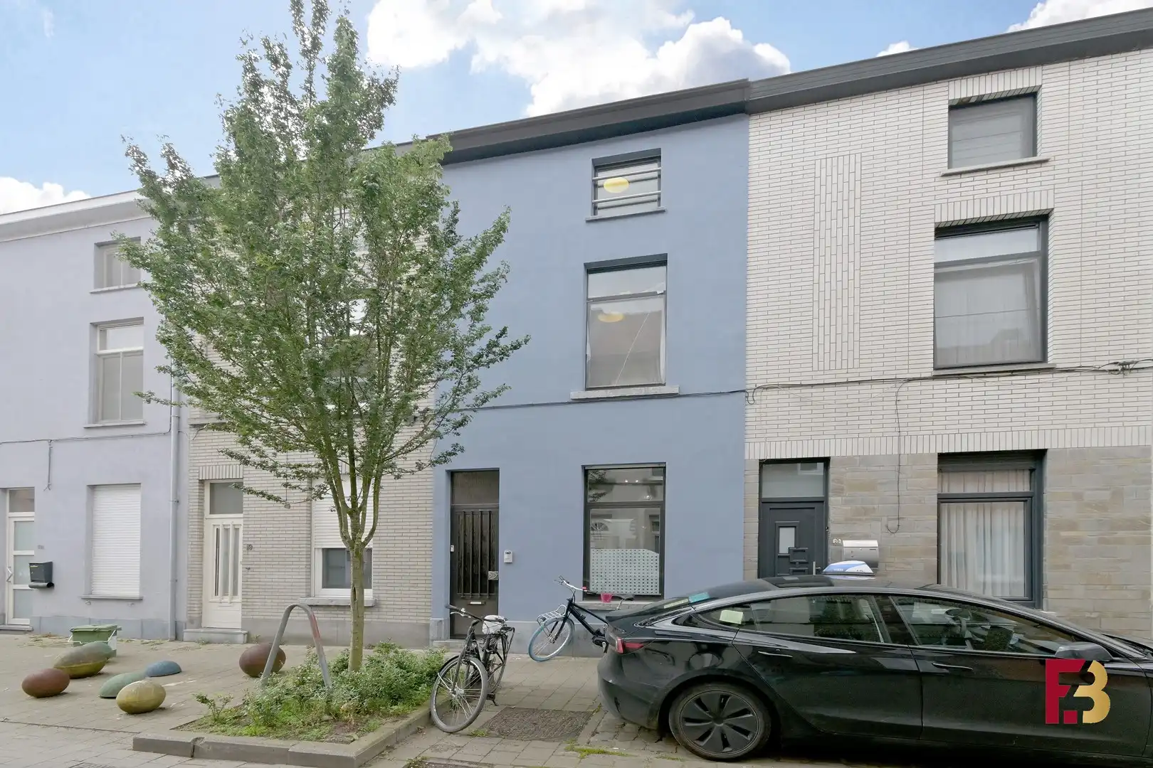 Ruime stadswoning met 4 slaapkamers te huur in de Brugse Poort foto {{pictureIndex}}