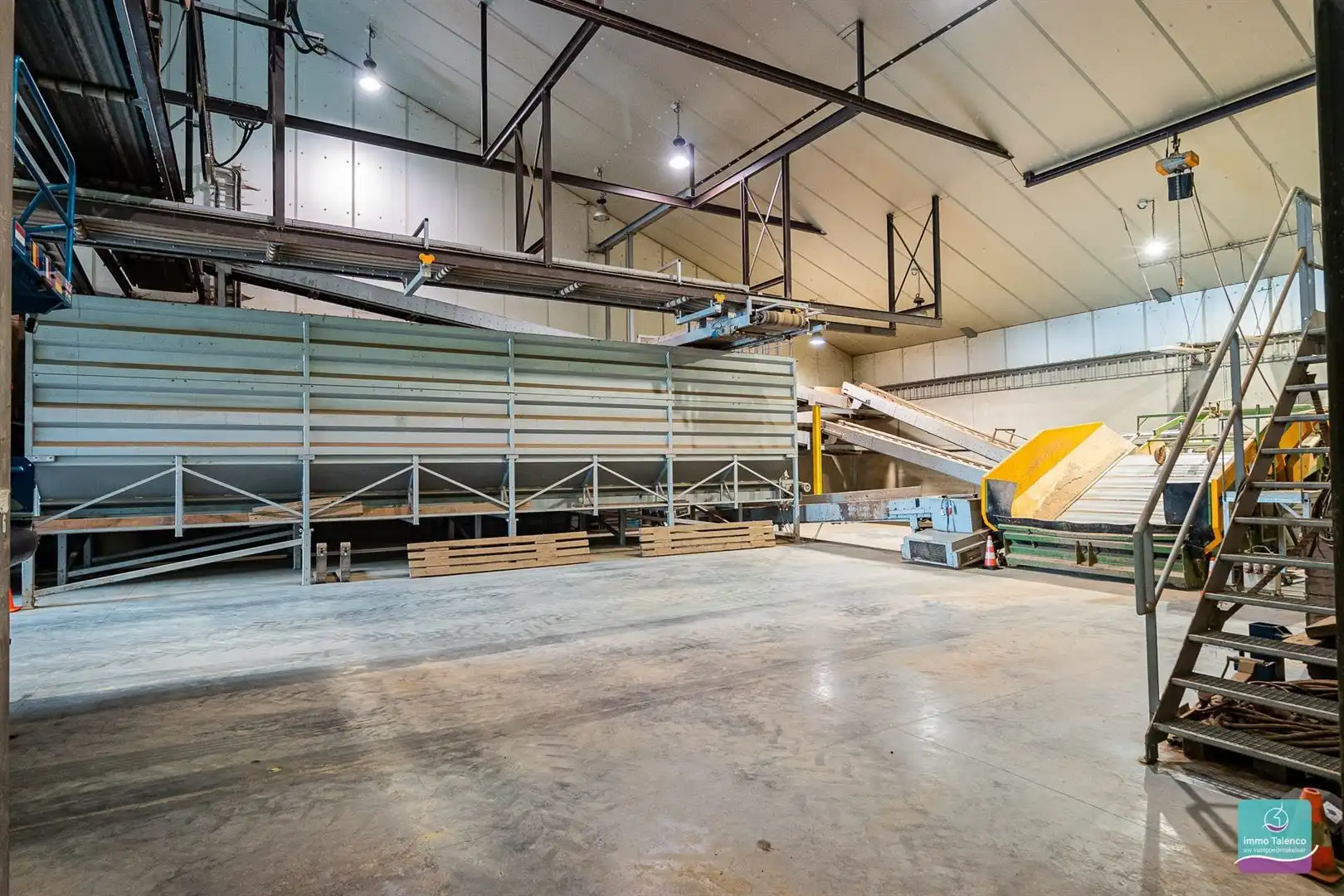Loods - Opslagruimte op 1 ha 27 are 10 ca - 2300 m² foto 11