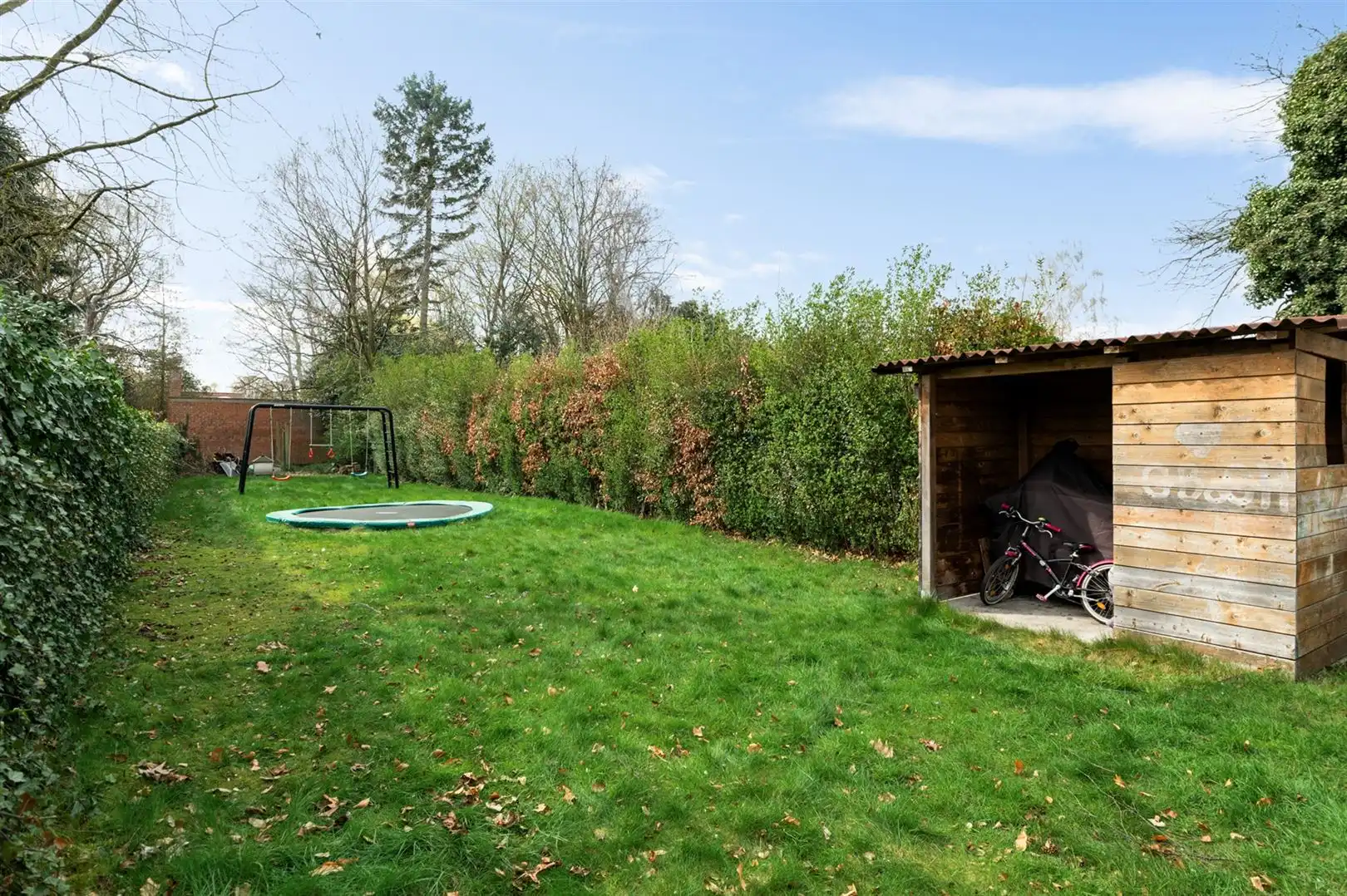 Te renoveren halfopen woning met grote tuin foto 3