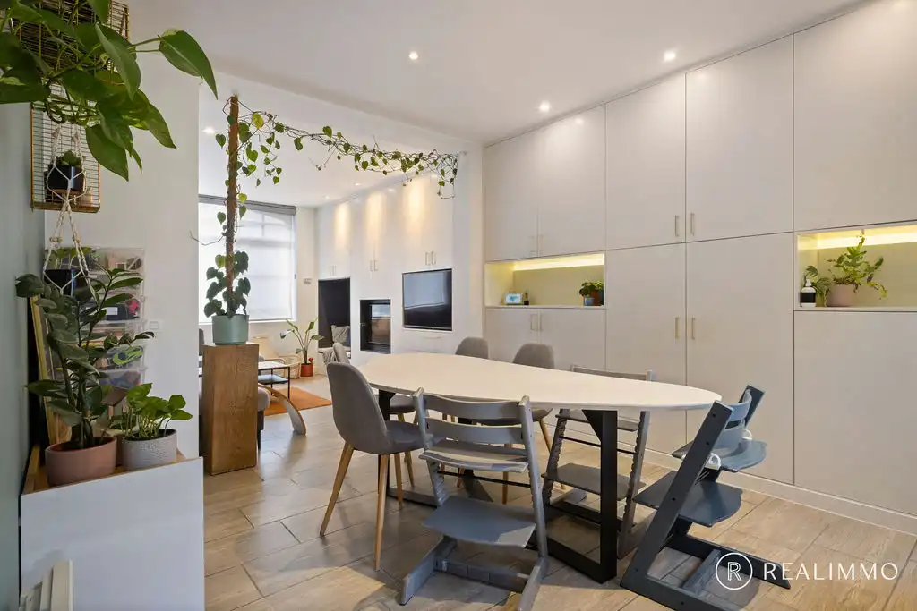 Gezellige en stijlvol gerenoveerde rijwoning te Sint-Denijs foto 3