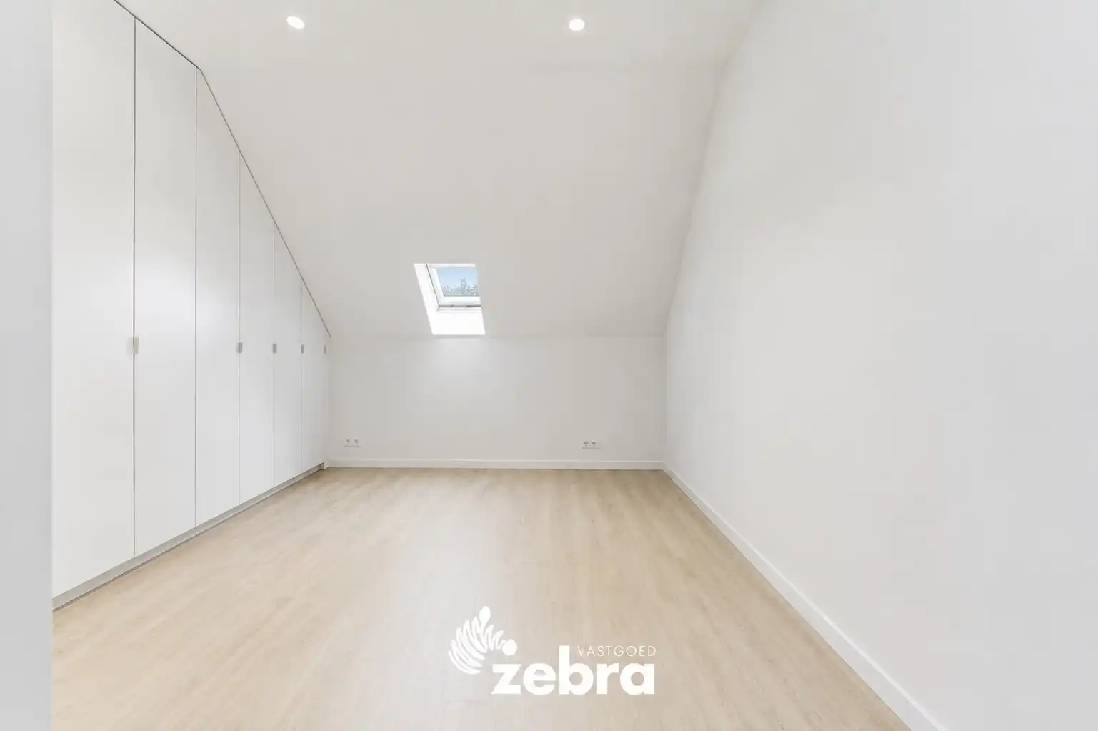 Instapklare woning met grote tuin in Roeselare! foto 13