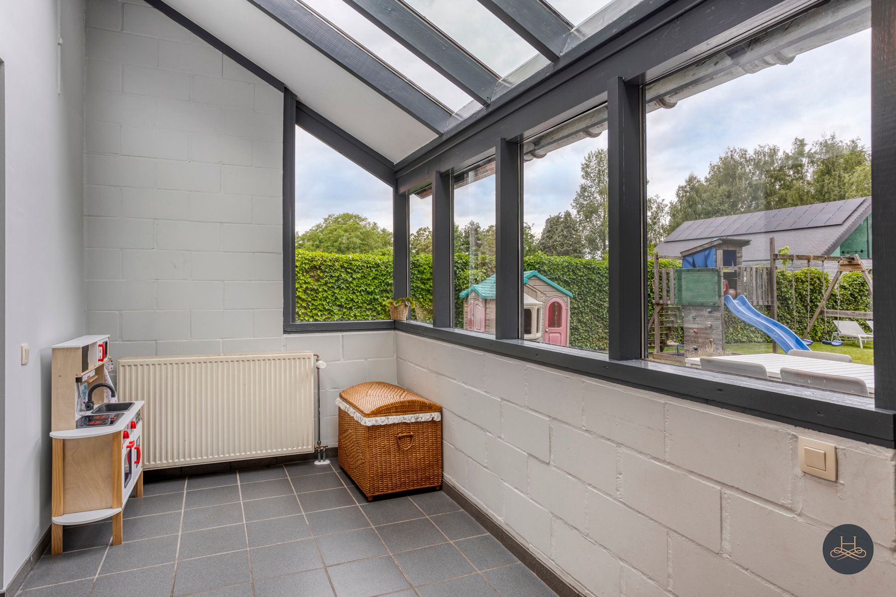 Charmante, gerenoveerde halfopen woning met grote tuin foto 18