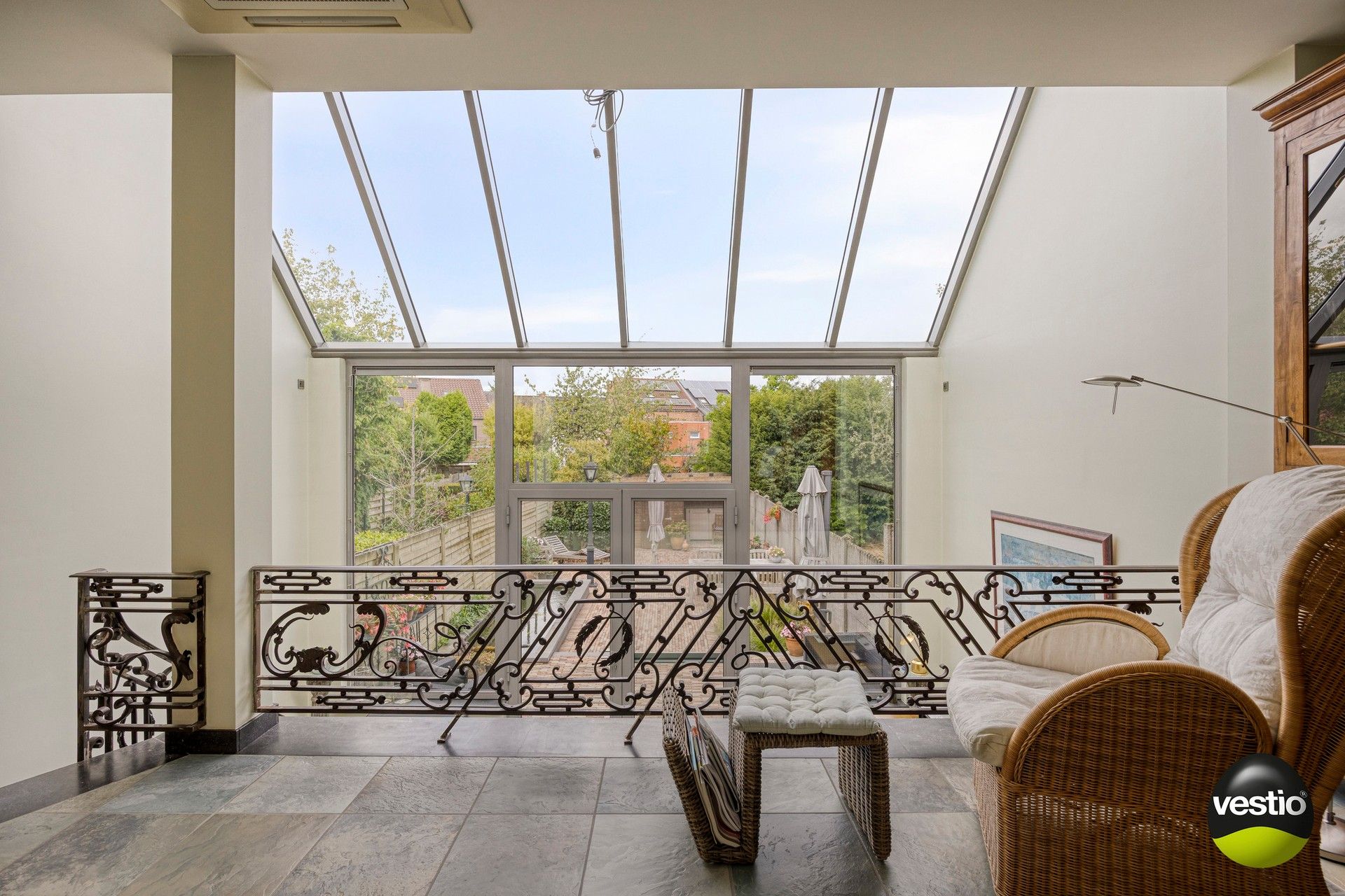 Instapklare herenwoning met garage en knappe stadstuin op topligging in Hasselt. foto 12