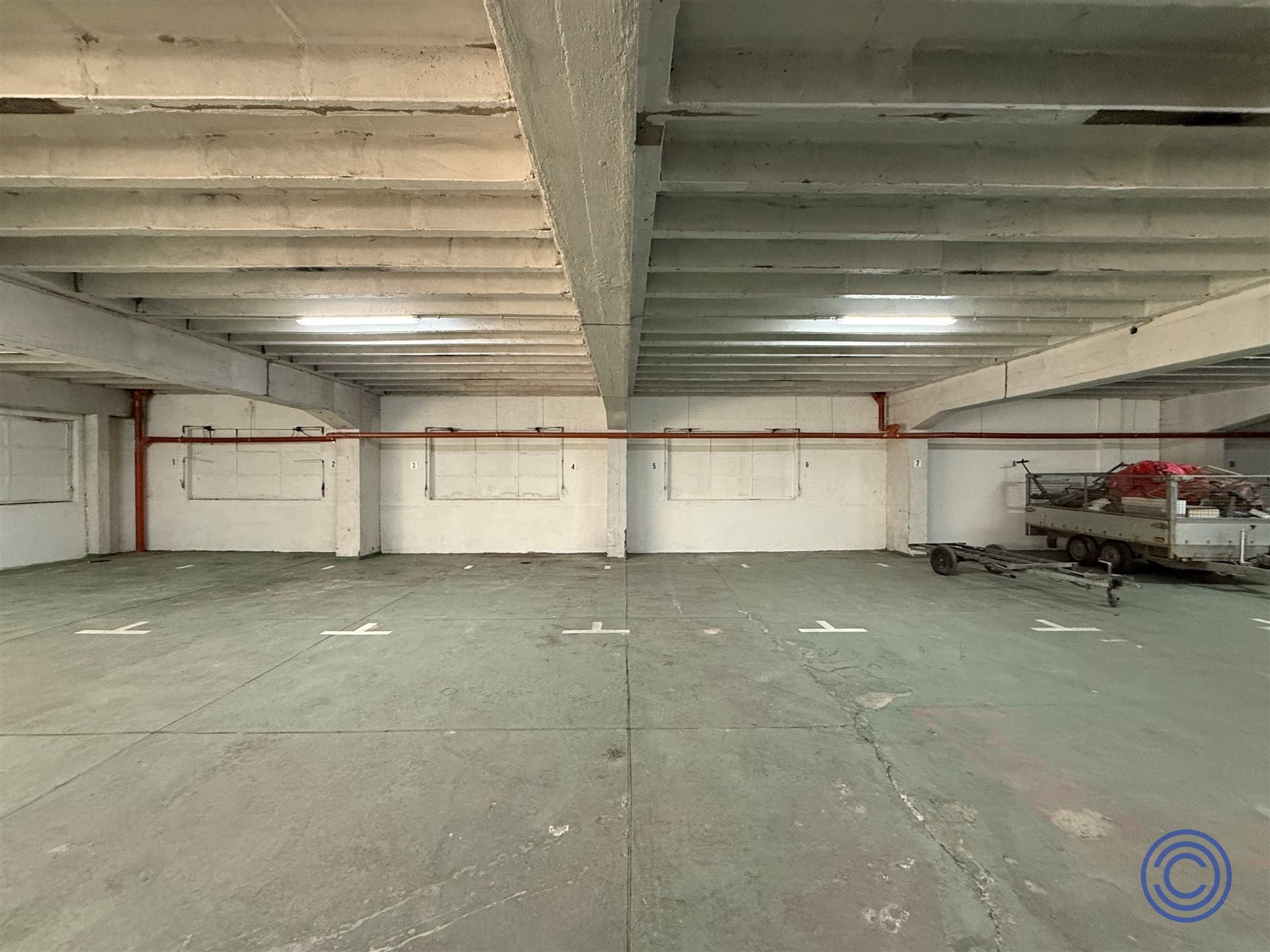 5 ruime binnen staanplaatsen in privé garagecomplex! foto 5