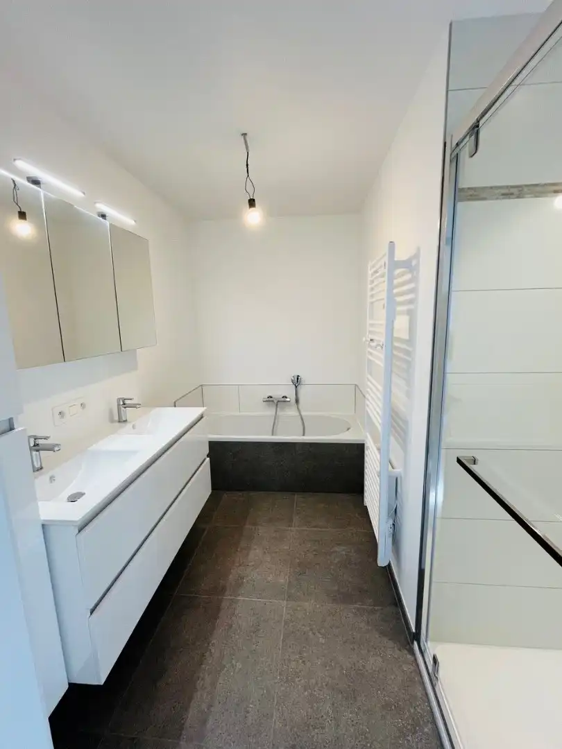 Prachtig 3-slaapkamerappartement met staanplaats in het voormalige gemeentehuis van Vleteren foto 8