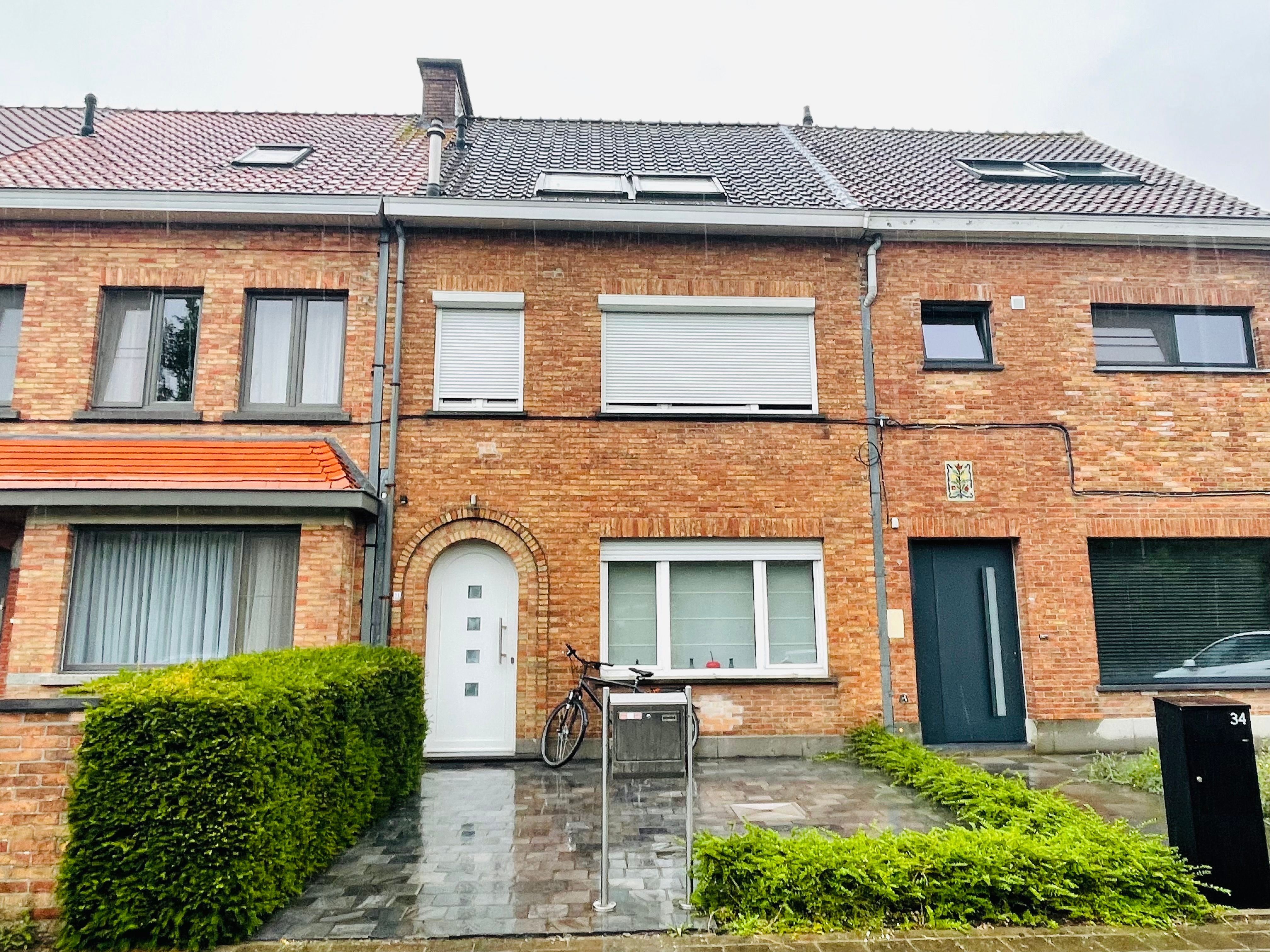 Sint-Kruis, Totaal gerenoveerd leuk instapklaar woonhuis, met zonnige tuin en 3 slaapkamers foto 3