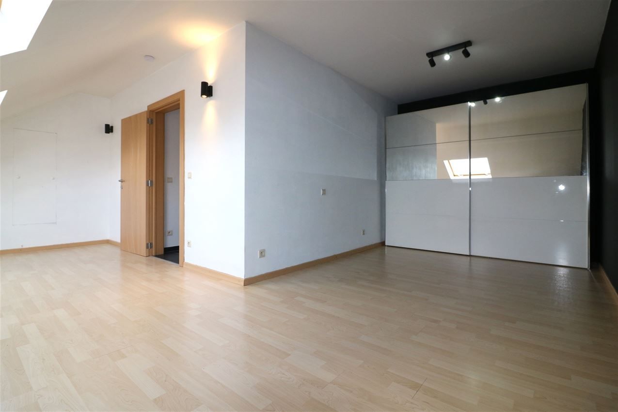 Duplex met groot terras, twee slpk en afgesloten garage foto 18