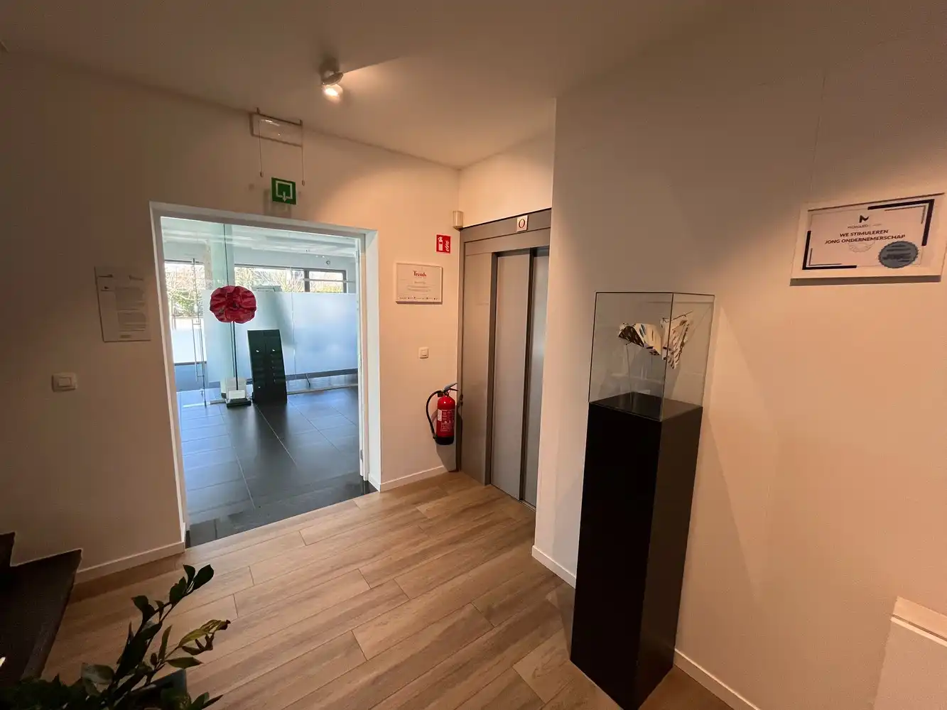 Kantoorgebouw met 54 parkeerplaatsen foto 15