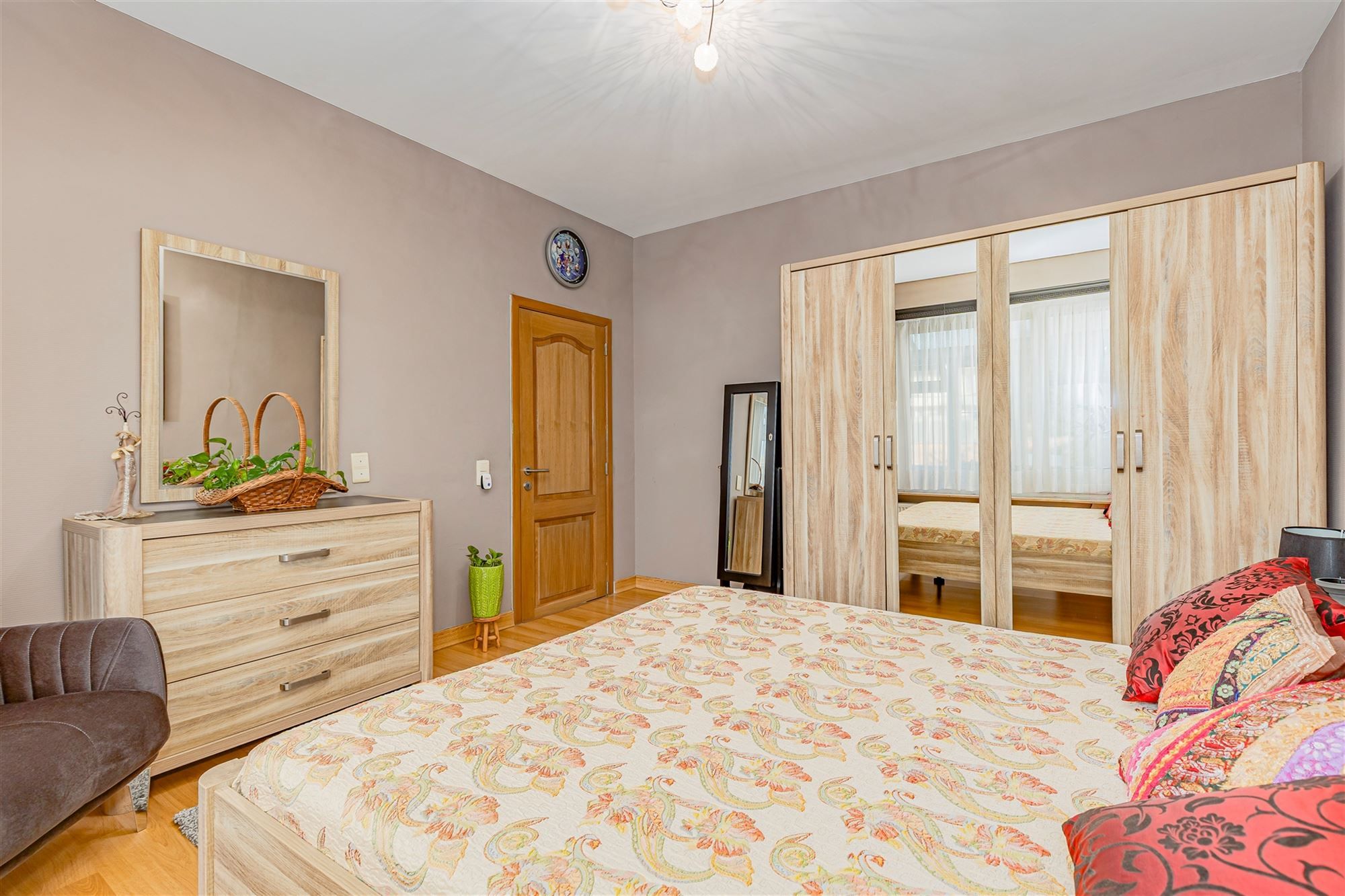 Mooi ingerichte woning met 4 slk, 2 badk en ruime stadstuin in Merksem foto 16
