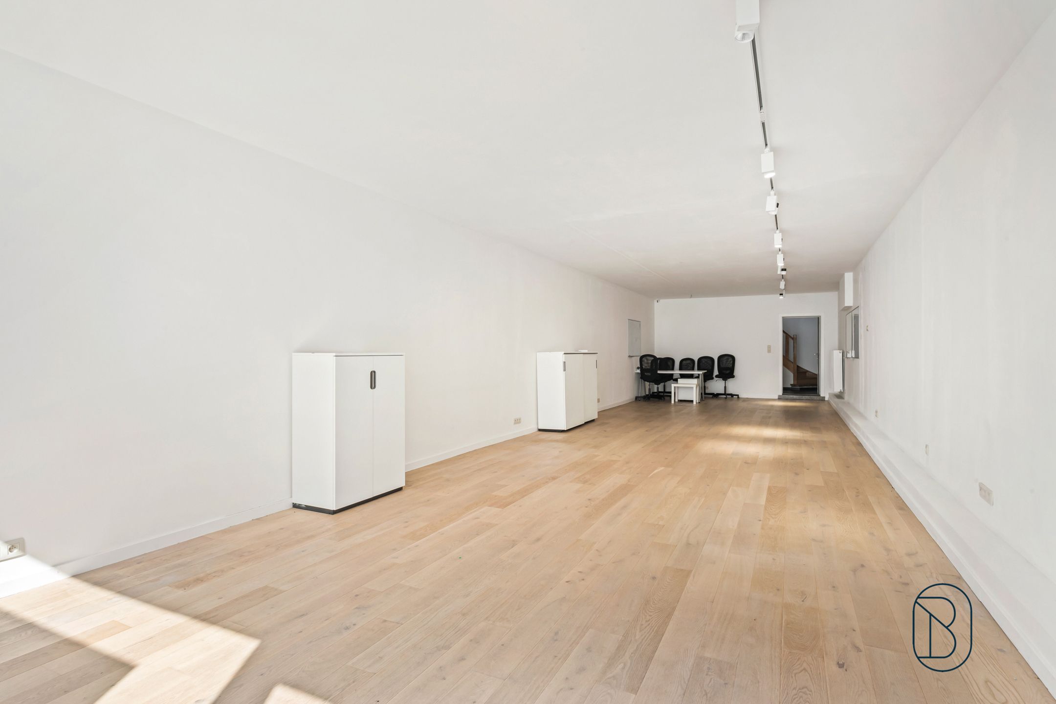 Handelspand met kantoren op topligging in centrum Kortrijk foto 8