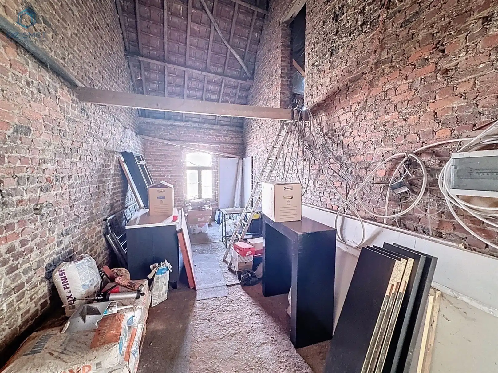 Ruime woning met veel potentieel! foto 17