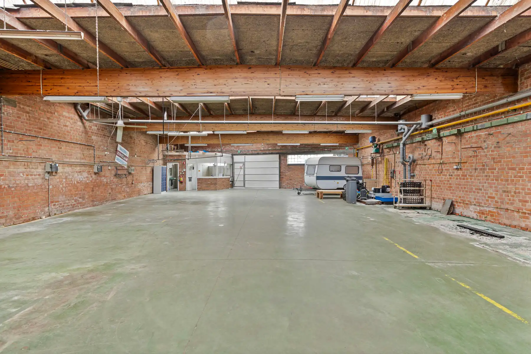 Solide eigendom: commerciële ruimte met atelier + 2 appart. foto 3