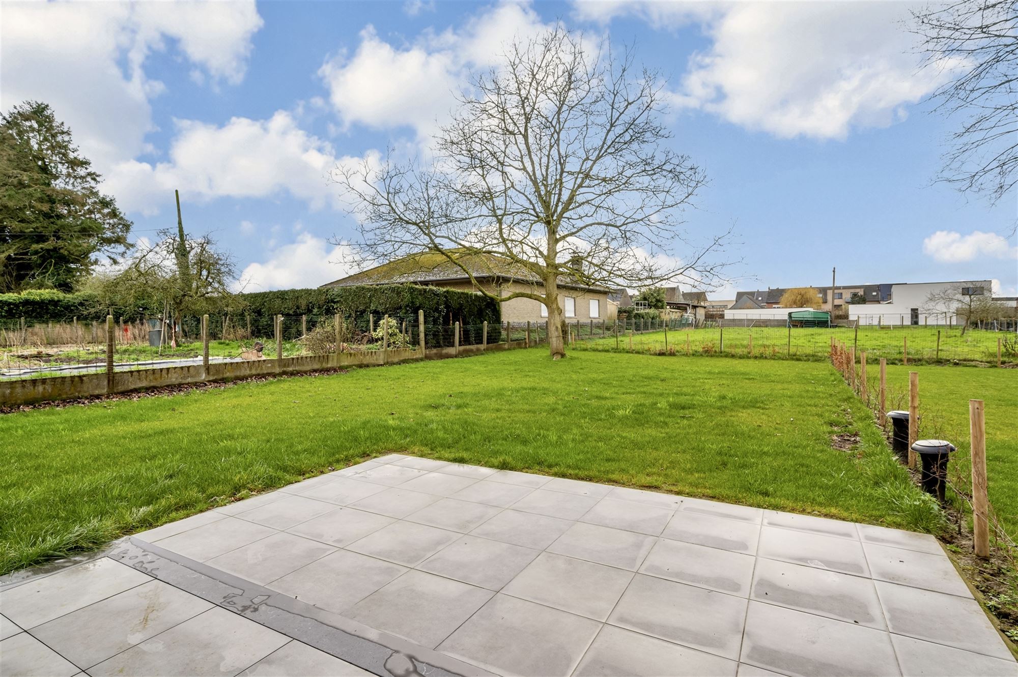 Knap nieuwbouw appartement met 2 slpks, terras en tuin foto 19