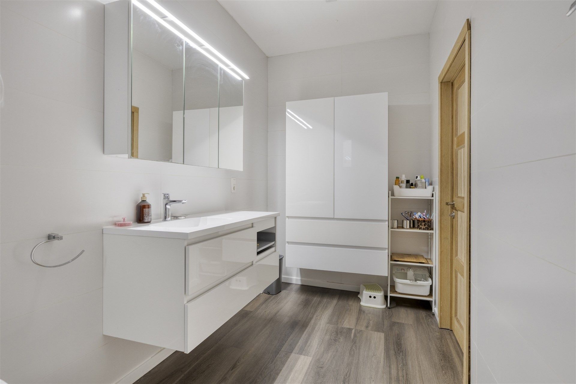 Gerenoveerd handelshuis met 4 tot 6 slaapkamers en zonnige tuin. foto 28