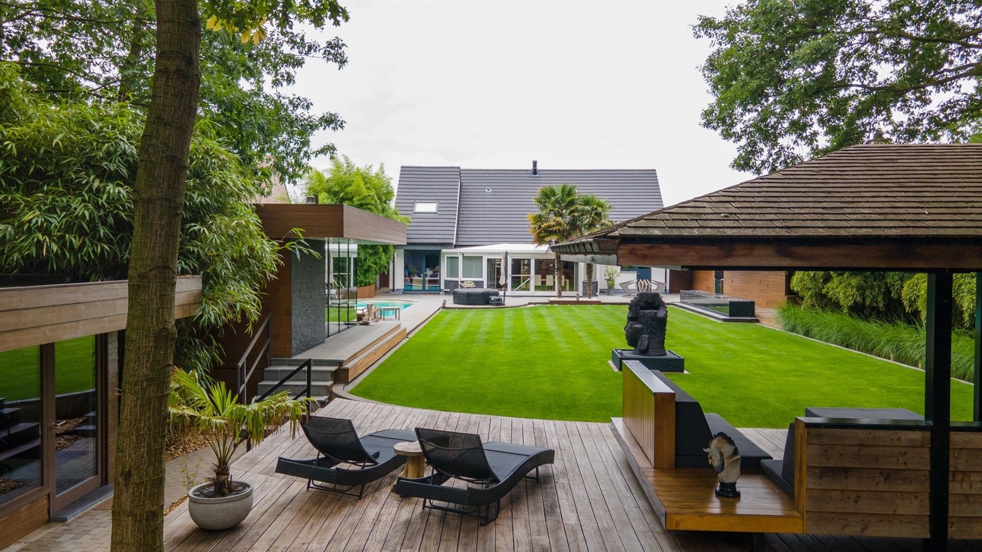 Villa met prachtige tuin, zwembad en bijgebouwen op 2.063m². foto 4