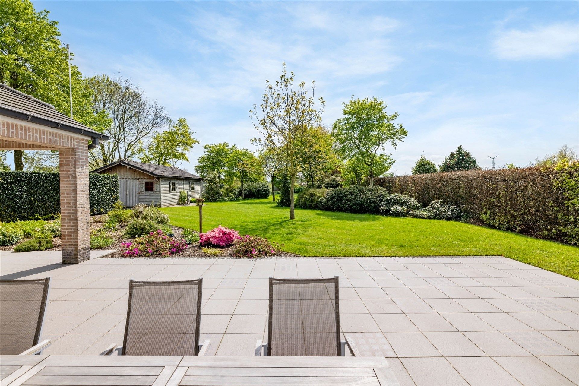 Ruim opgezette gezinswoning met een mooi aangelegde tuin op een residentiële toplocatie (2.375m²) foto 31