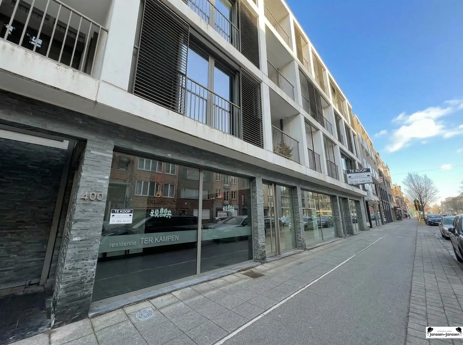 Commercieel gelijkvloers in het centrum van Brasschaat foto {{pictureIndex}}