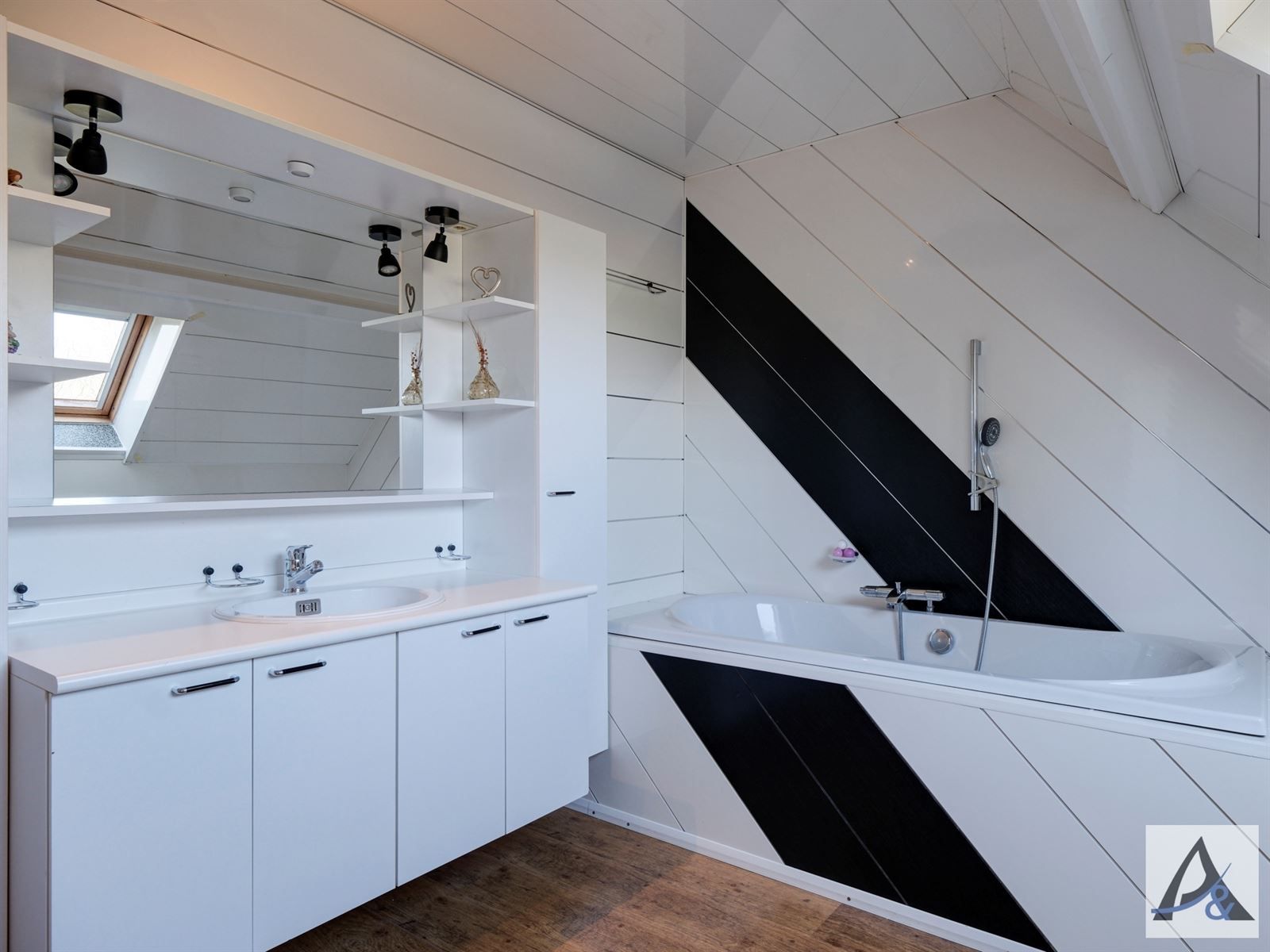 Uitgeruste en instapklare woning op landelijke locatie met label A foto 28